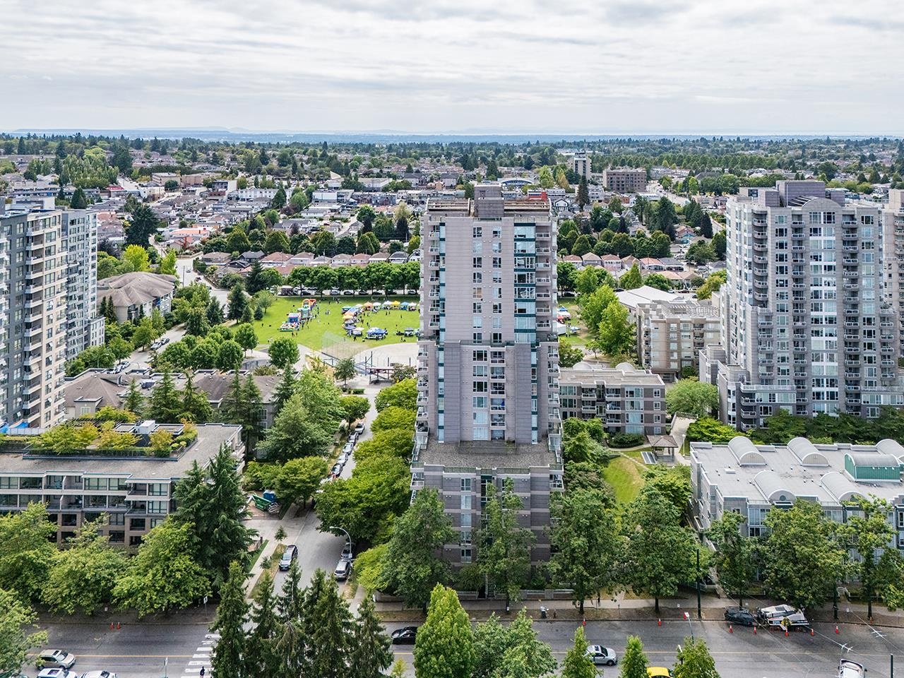 5189 Gaston Street #1807, Vancouver, BC V5R 6C7