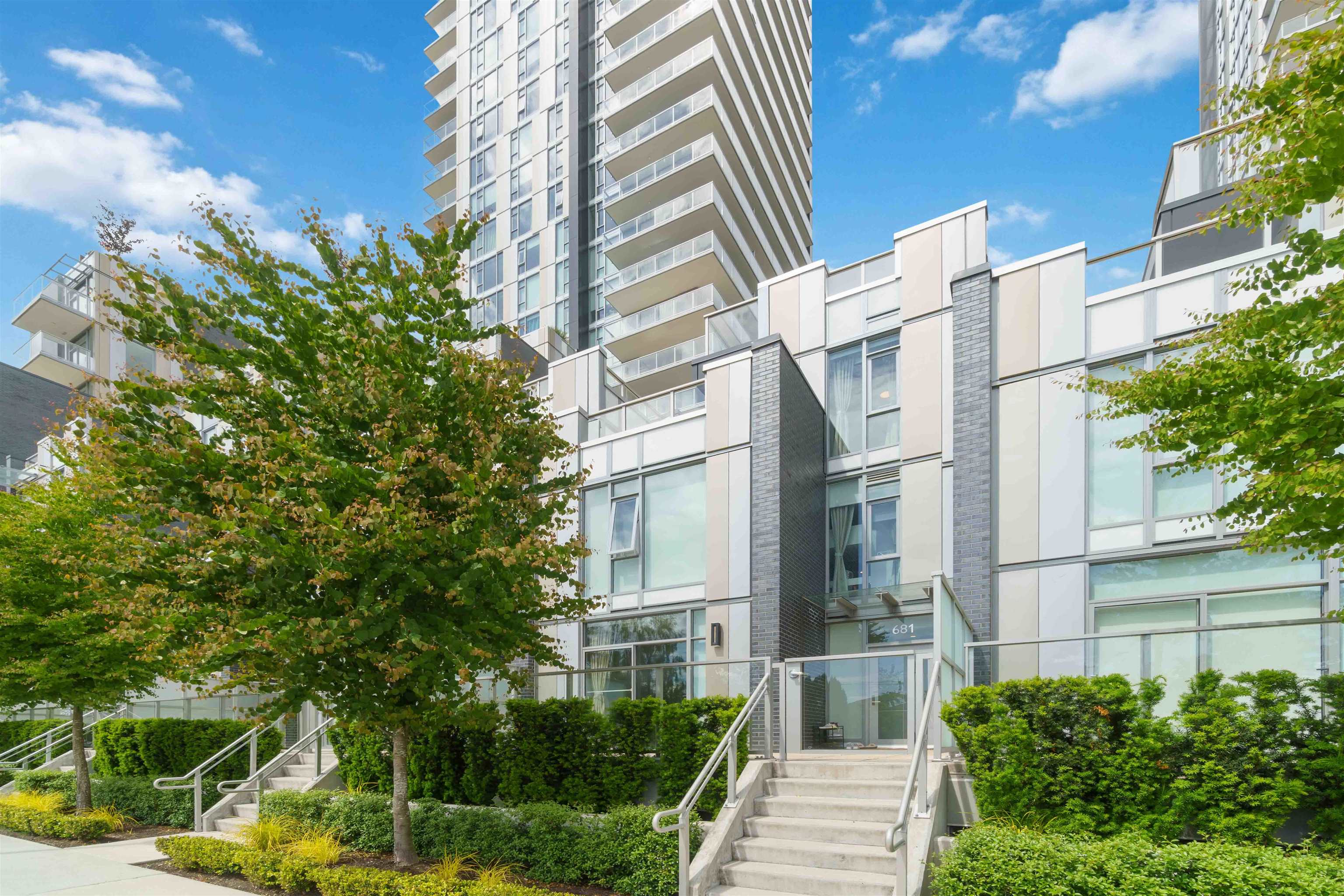 681 W 59th Ave, Vancouver, BC V6P 0J9