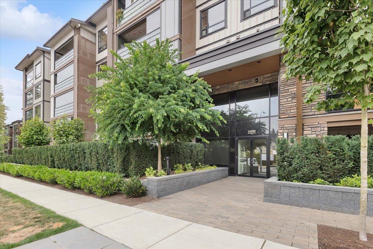 14588 Mcdougall Drive #202, Surrey, BC V4P 0H1