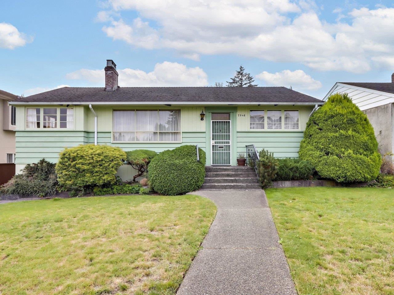 17th Avenue, Burnaby, BC V3N 1M3