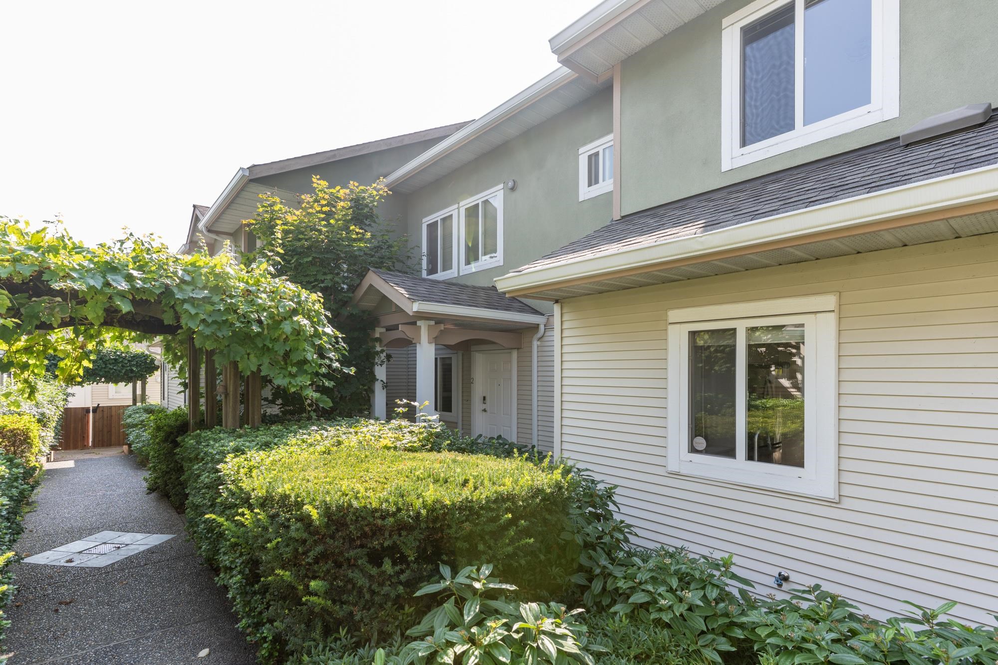 1233 16th Street West #2, North Vancouver, BC V7P 1R5