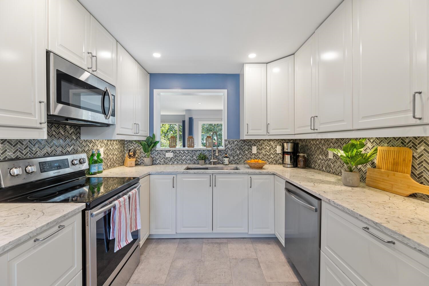 573 573 Carlsen Place, Port Moody, BC V3H 4A1