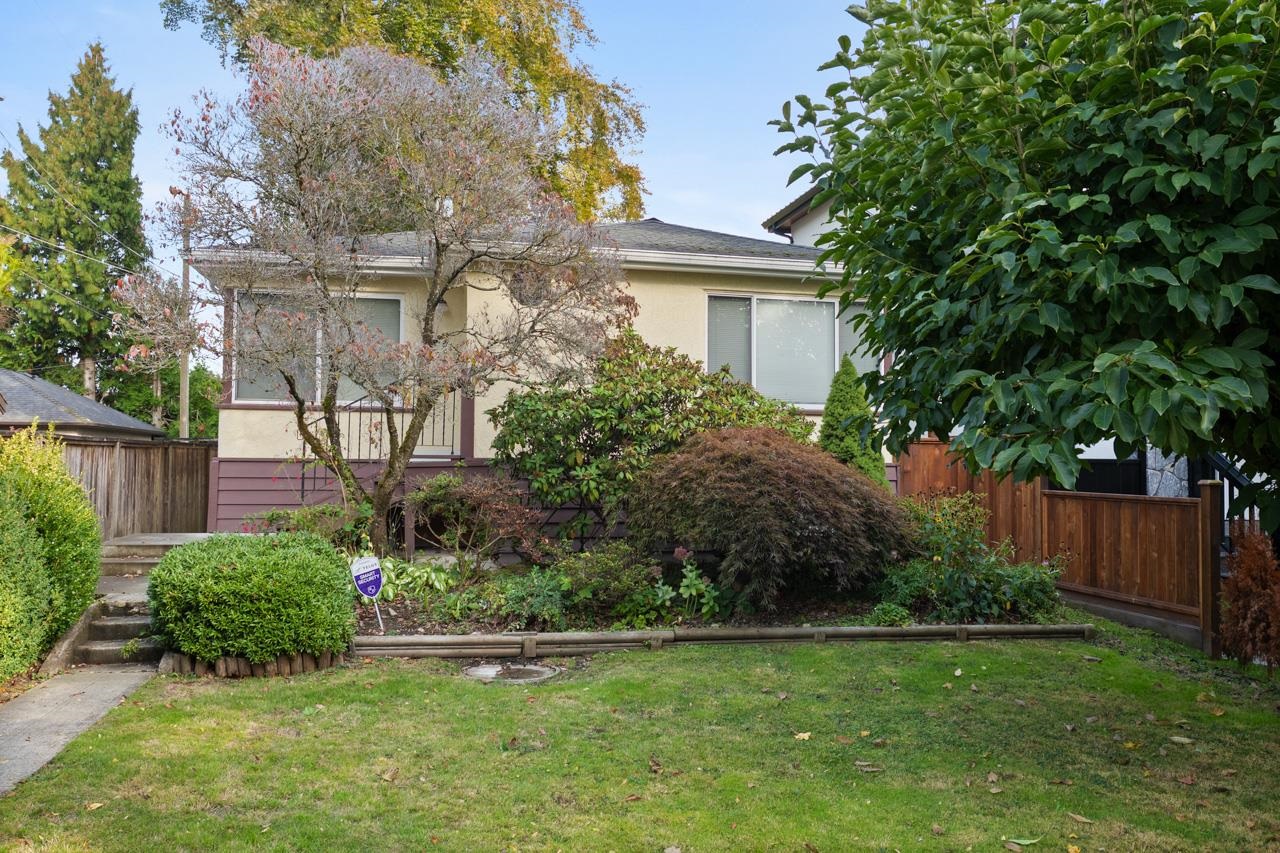 7526 Selkirk Street, Vancouver, BC V6P 4H4