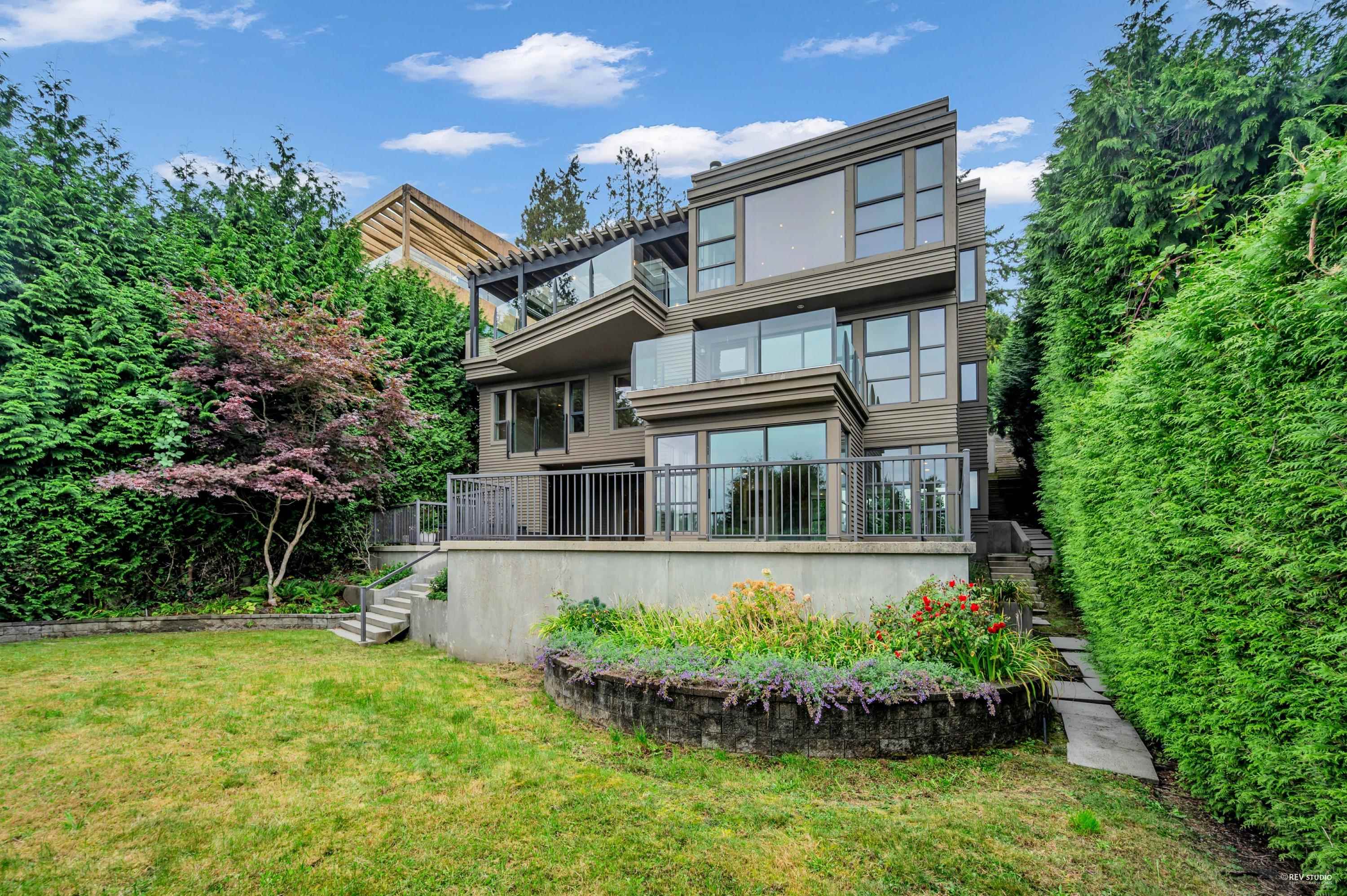3570 Creery Avenue, West Vancouver, BC V7V 2M1