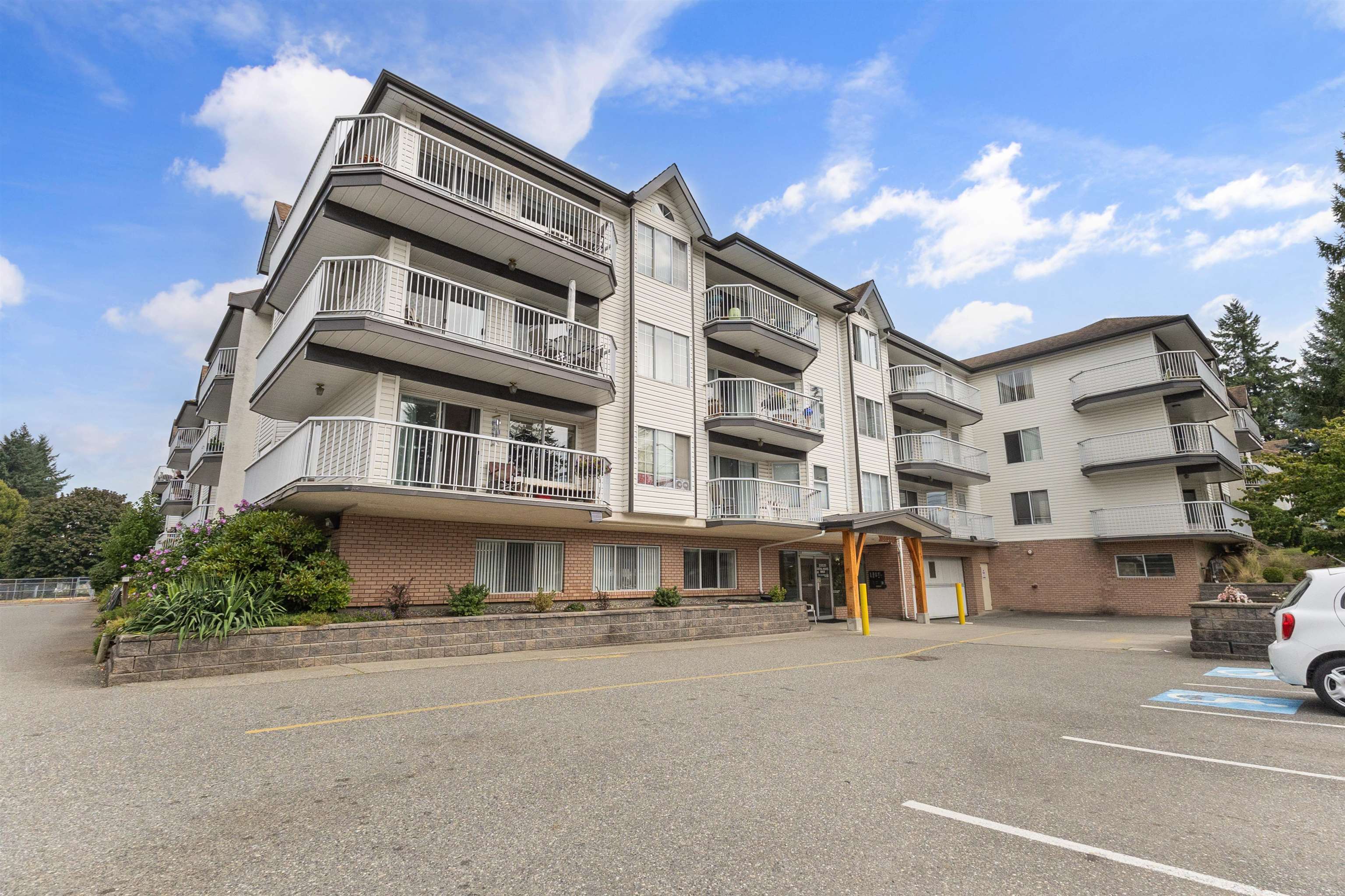 33535 King Road #103, Abbotsford, BC V2S 6Z5