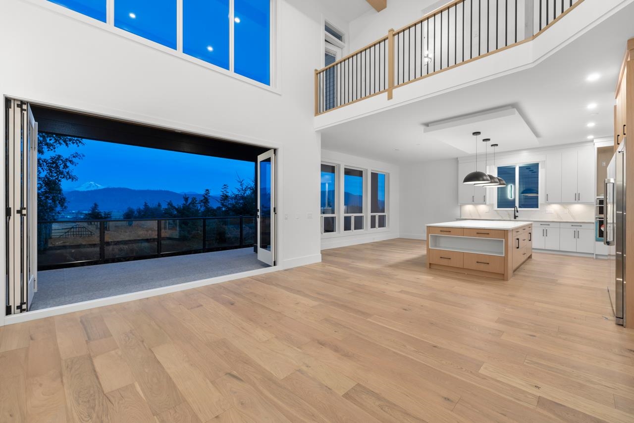 36074 Southridge Place, Abbotsford, BC V3G 1E2