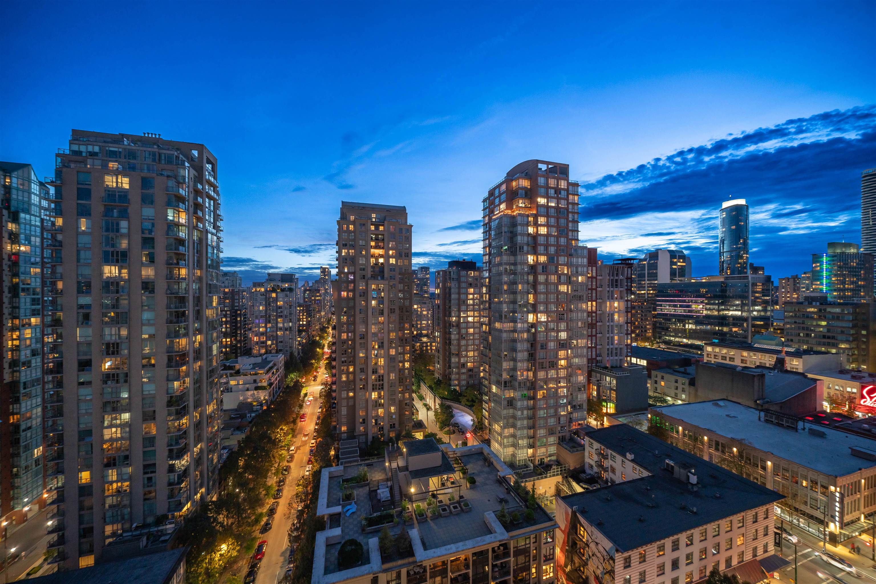 535 Smithe Street #1905, Vancouver, BC V6B 0H2