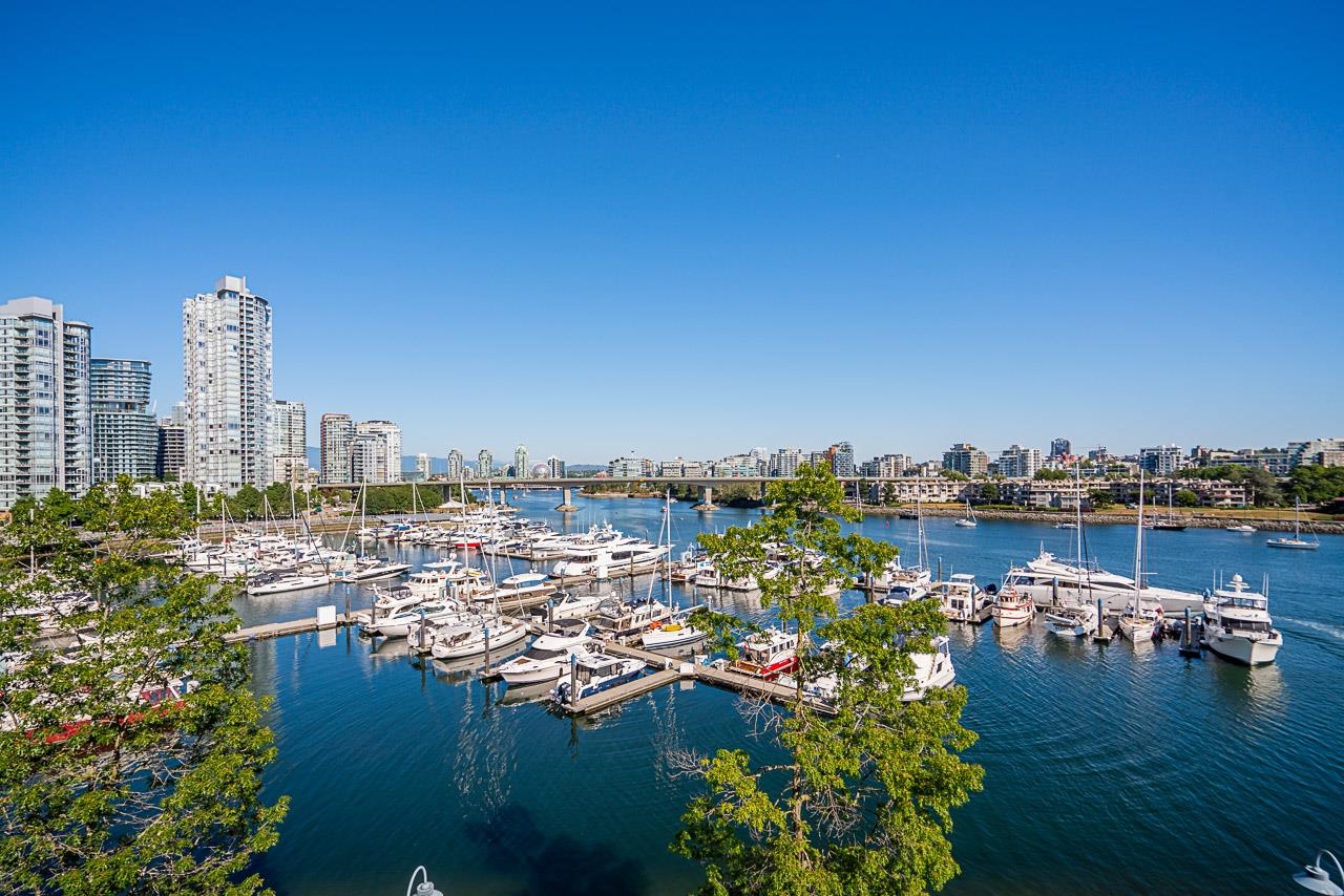 1228 Marinaside Crescent #319, Vancouver, BC V6Z 2W4