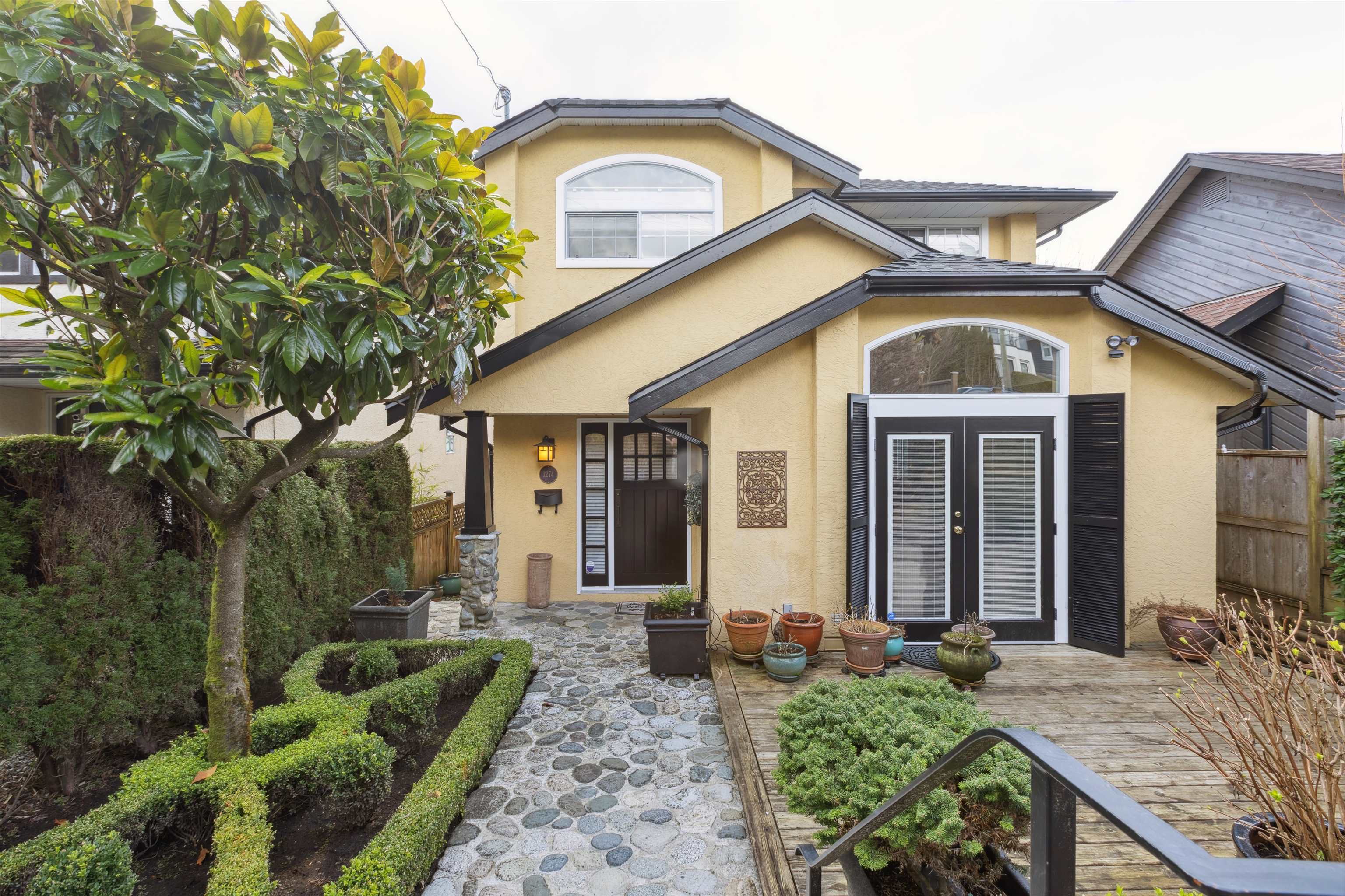 1274 Esquimalt Avenue, West Vancouver, BC V7T 1K3