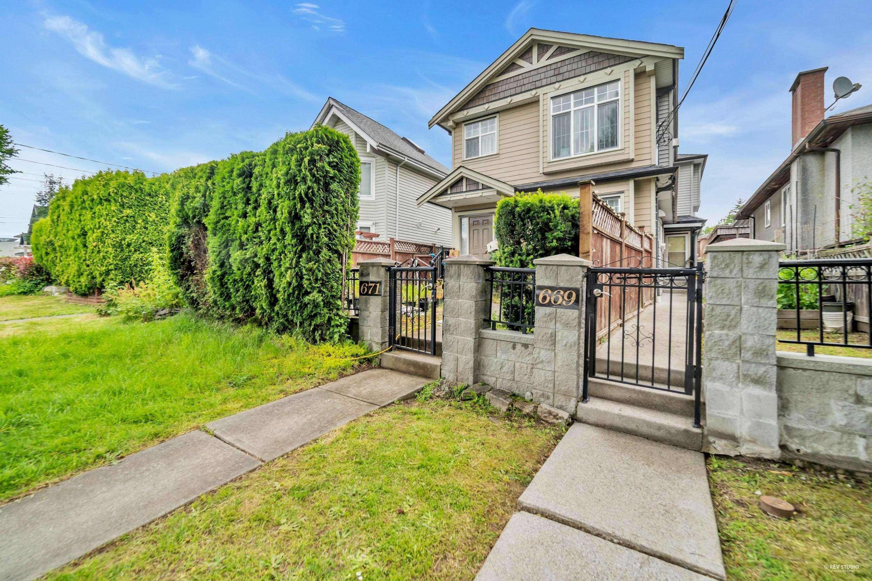 669 West 71st Avenue, Vancouver, BC V6P 2Z9