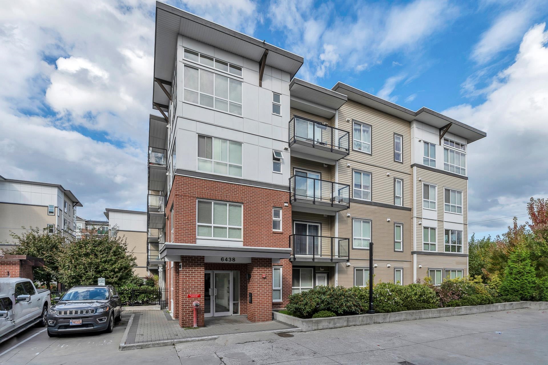 6438 195a Street #111, Surrey, BC V4N 6R5