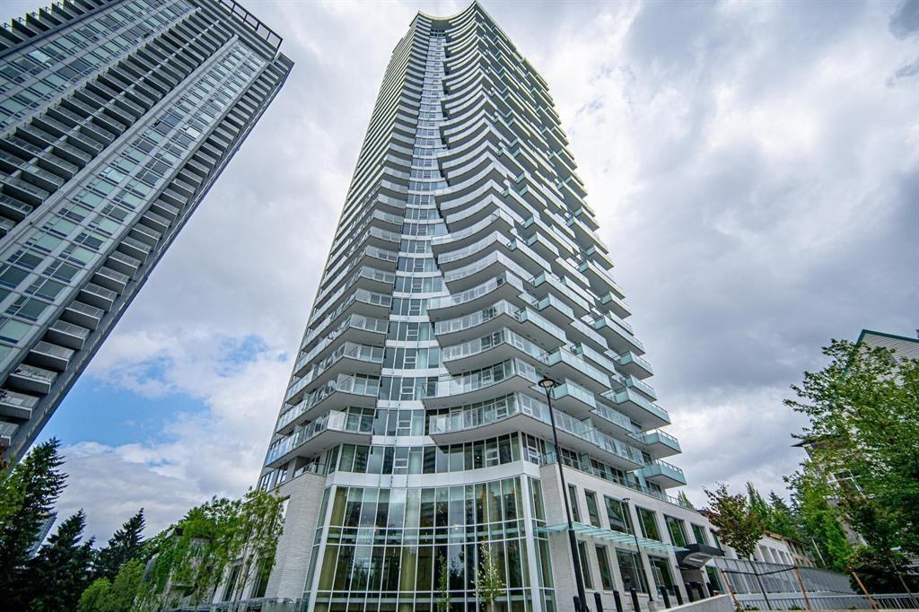 13768 100 Ave #406, Surrey, BC V3T 0V2
