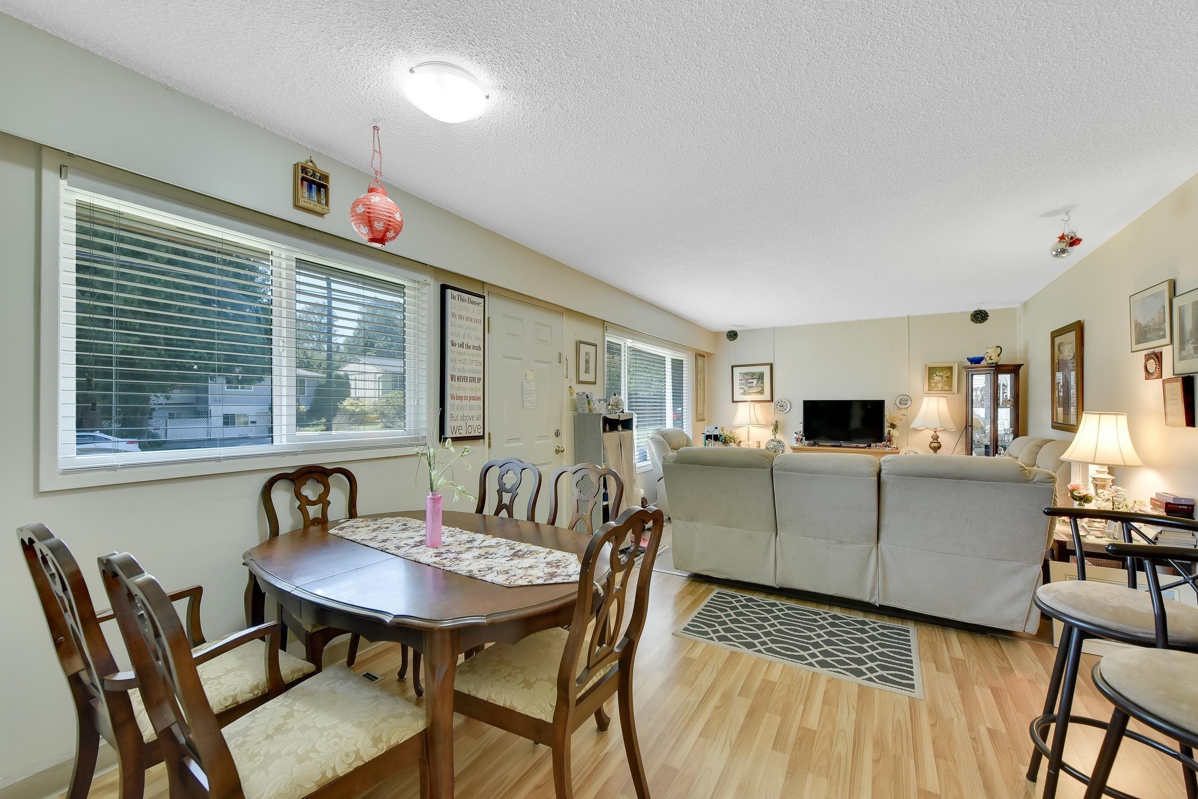 15835 Russell Avenue, White Rock, BC V4B 2S5