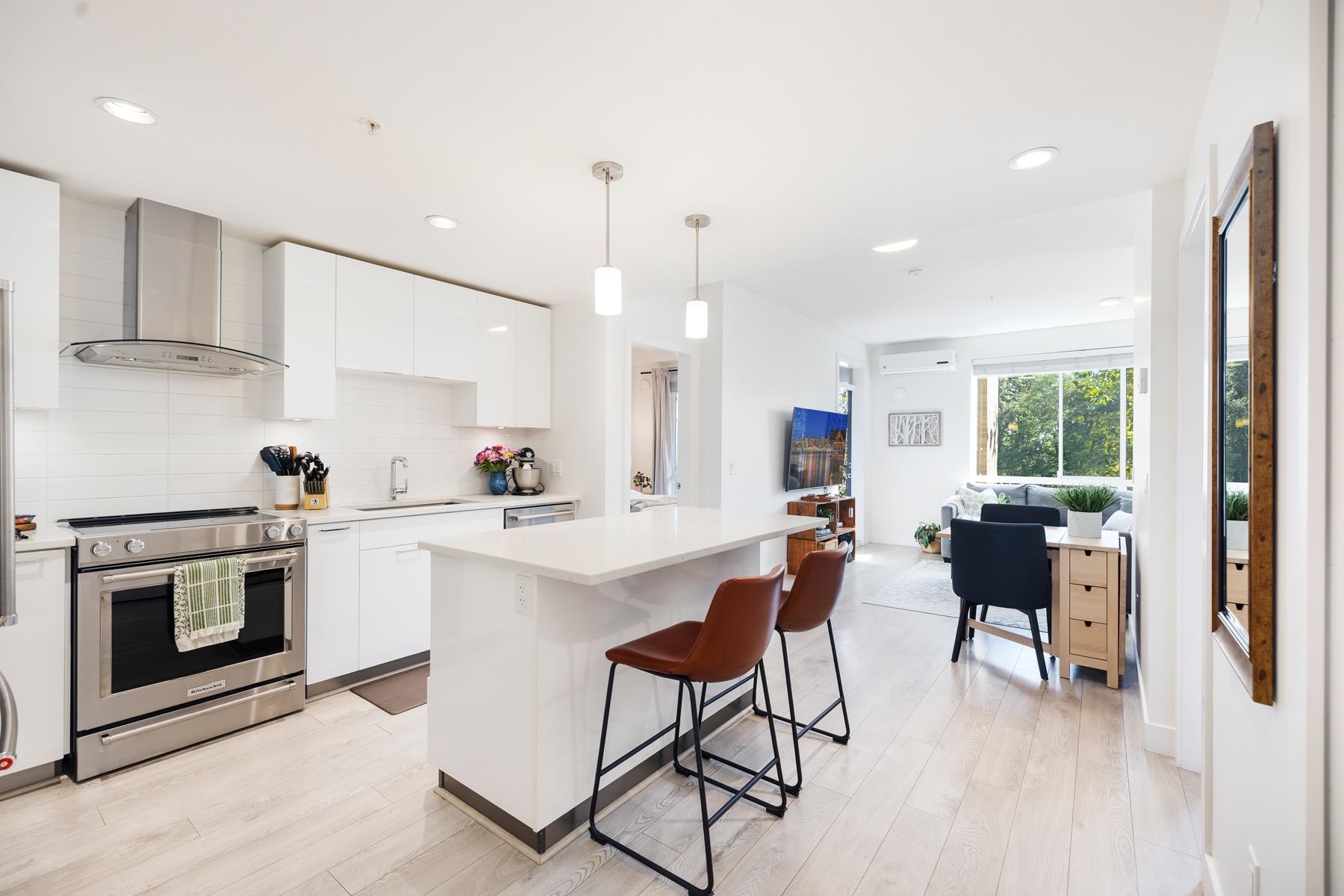 719 3rd Street West #213, North Vancouver, BC V7M 0E7