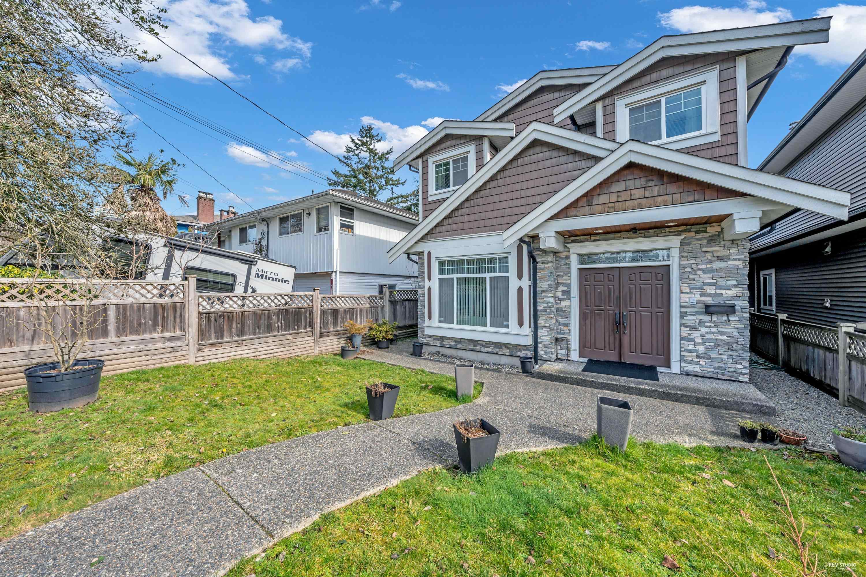 7788 Hedley Avenue, Burnaby, BC V5E 2R3