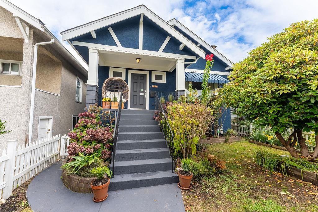 2677 Triumph Street, Vancouver, BC V5K 1T1