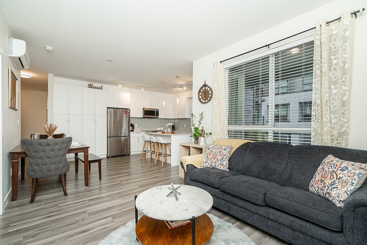 20356 72b Avenue #210, Langley, BC V2Y 4J9