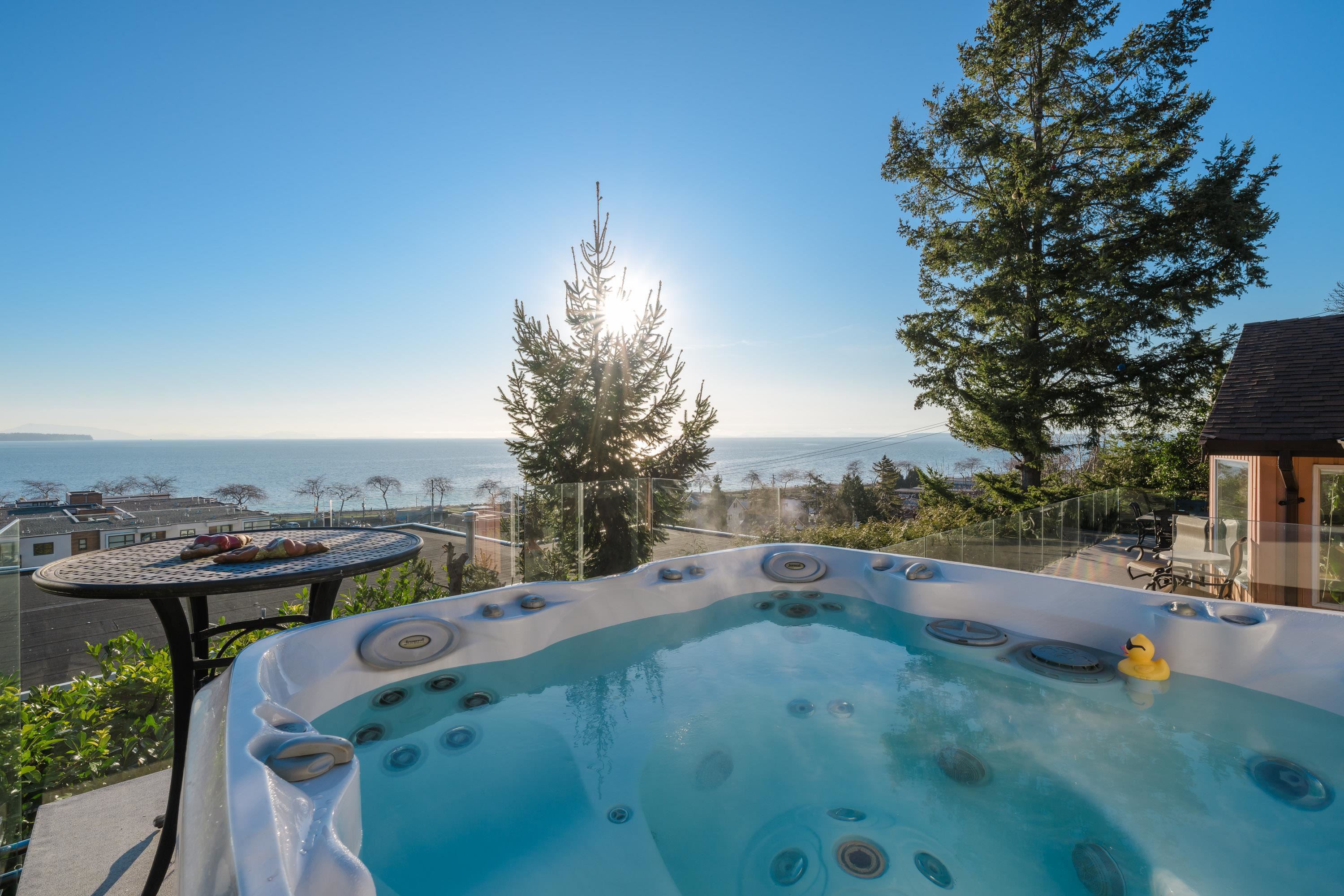 14810 Prospect Ave, White Rock, BC V4B 2B1