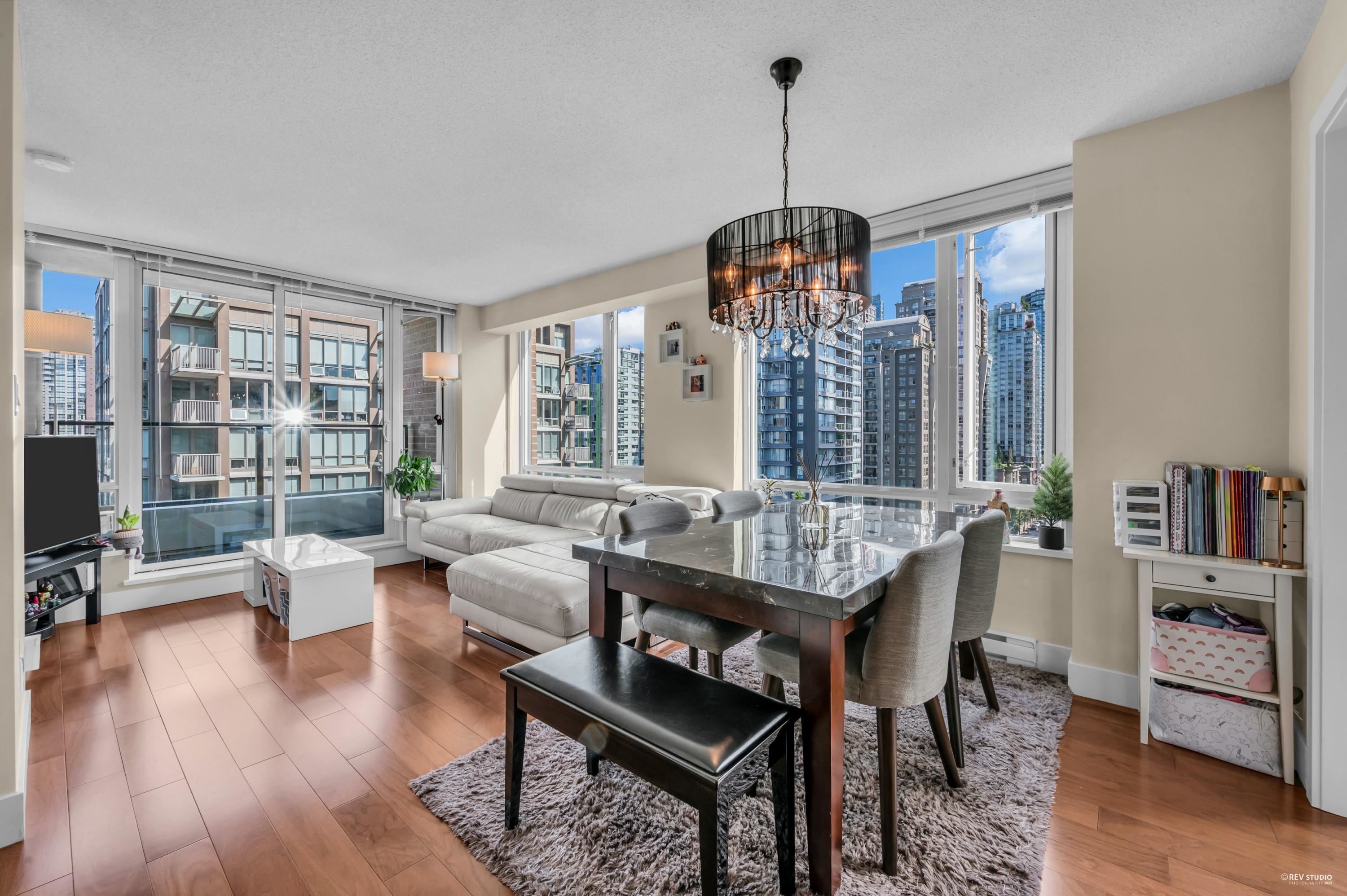1088 Richards Street #1506, Vancouver, BC V6B 0J8