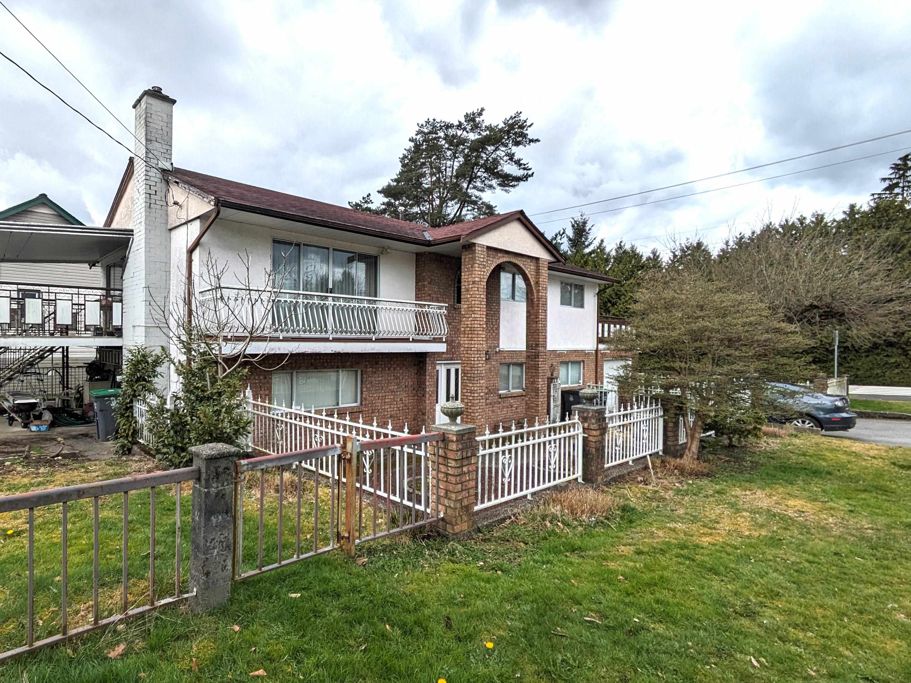 13858 Brentwood Crescent, Surrey, BC V3R 5L9