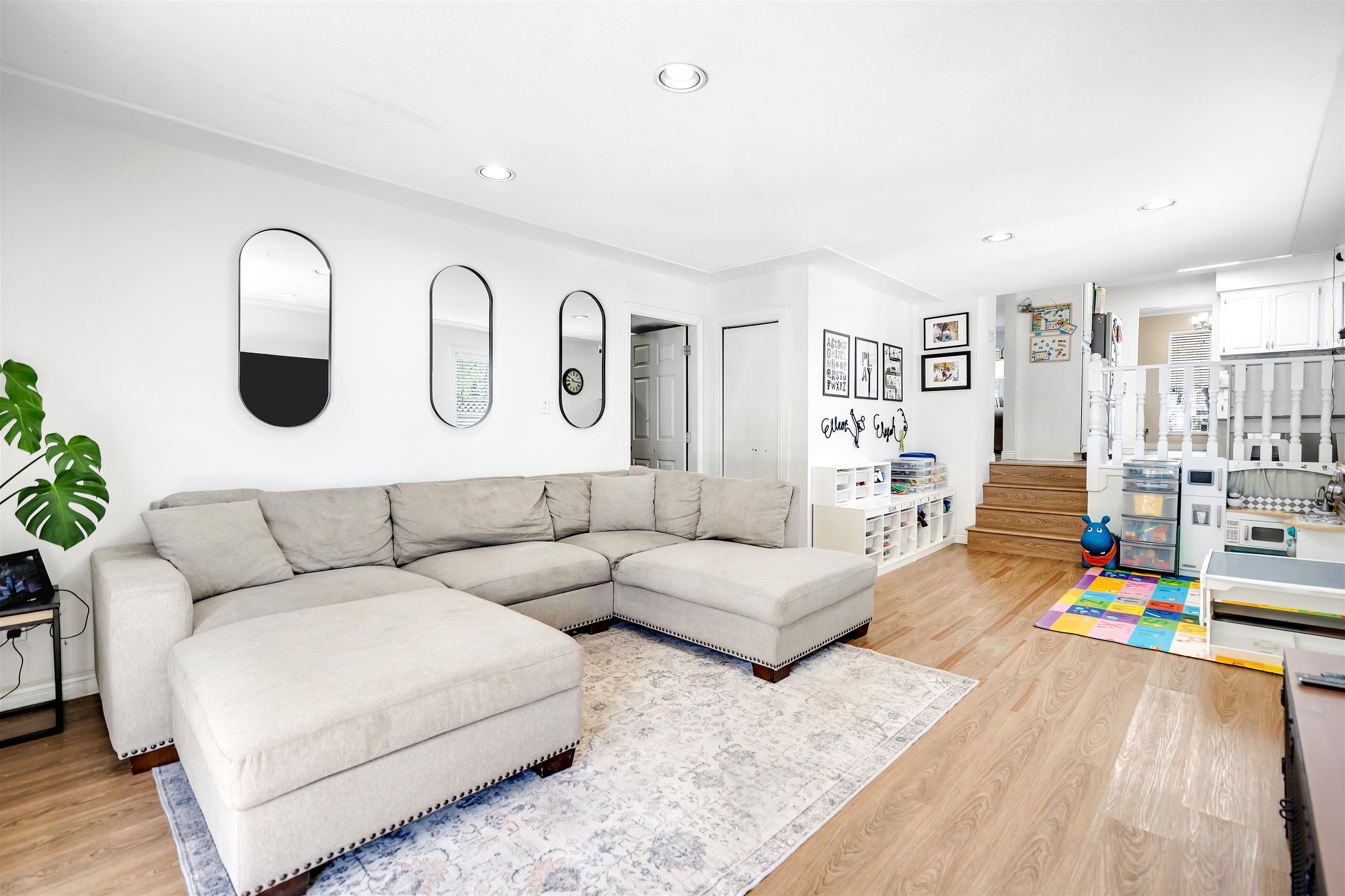 89 Avenue, Surrey, BC V3R 8B2