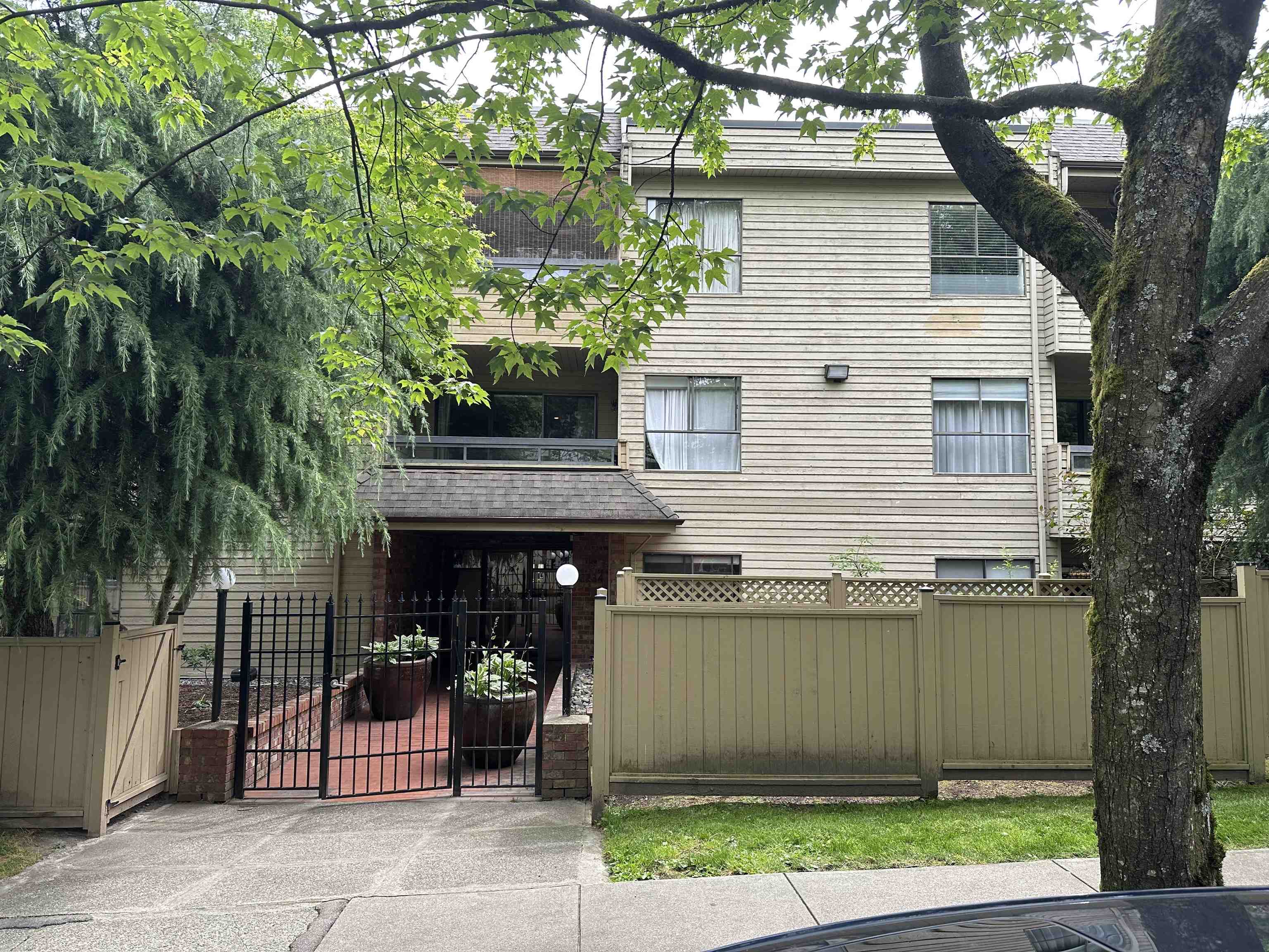 2234 Prince Albert Street #306, Vancouver, BC V5T 4K9