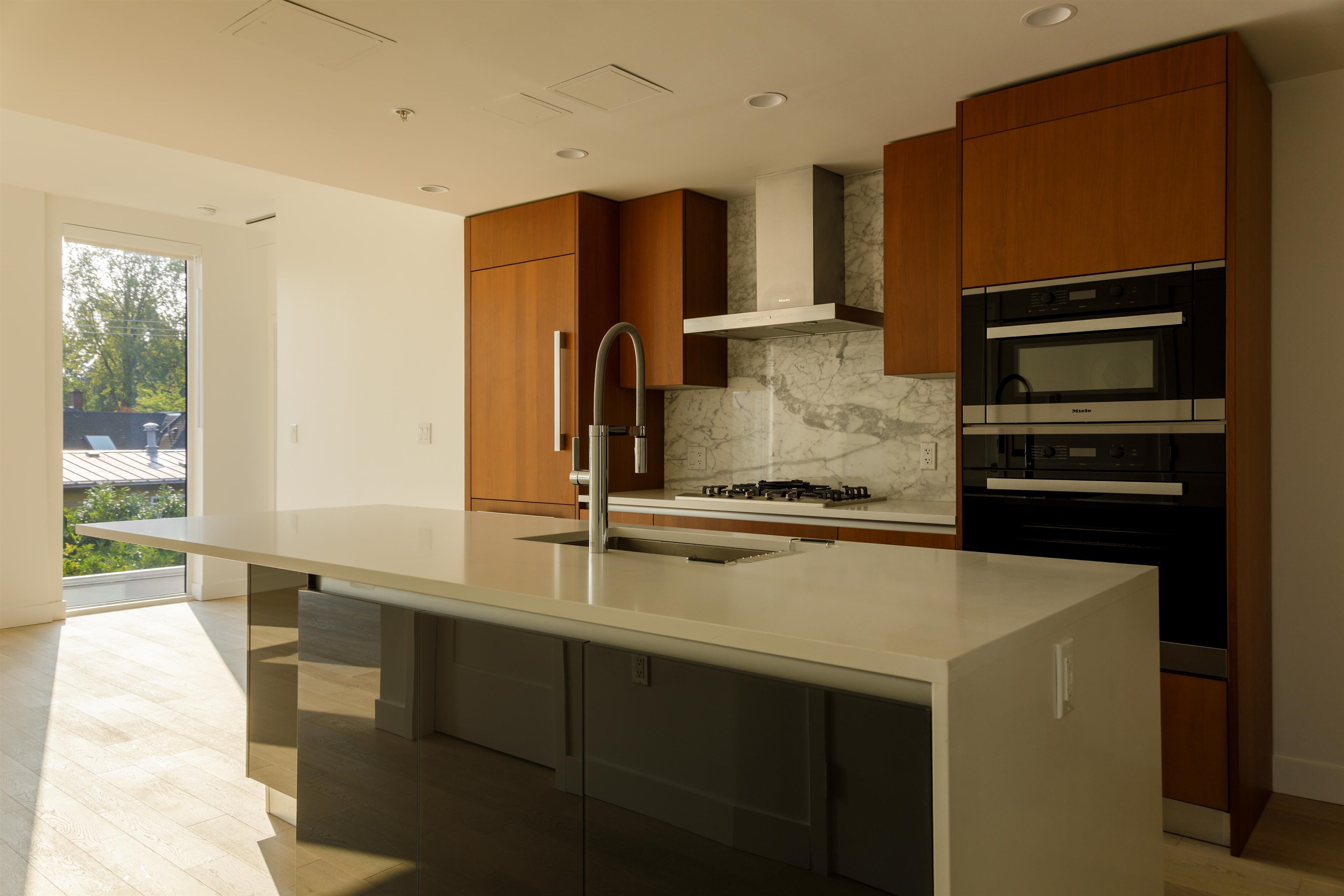 2888 Arbutus Street #402, Vancouver, BC V6J 0J1