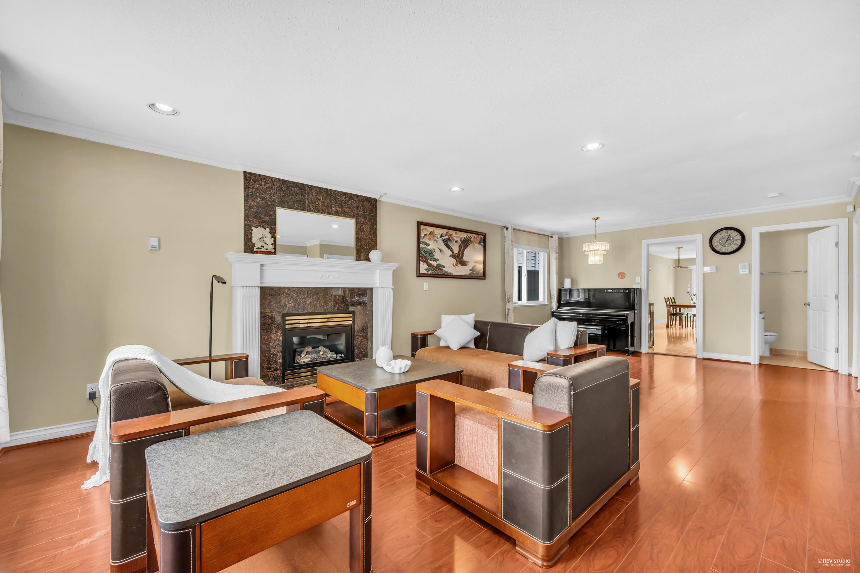 16th Avenue, Burnaby, BC V3N 1N5