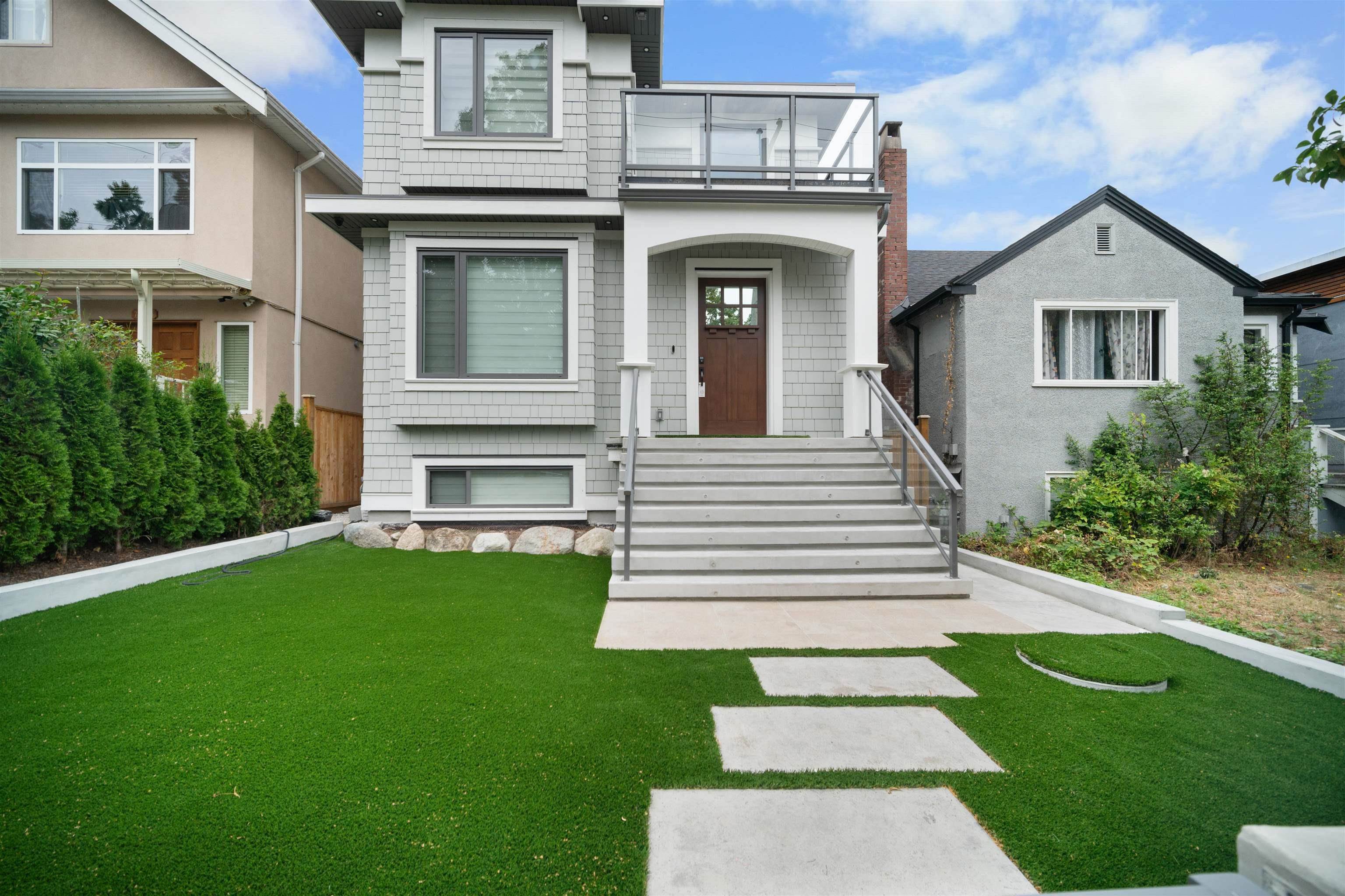7666 Ontario Street, Vancouver, BC V5X 3C5