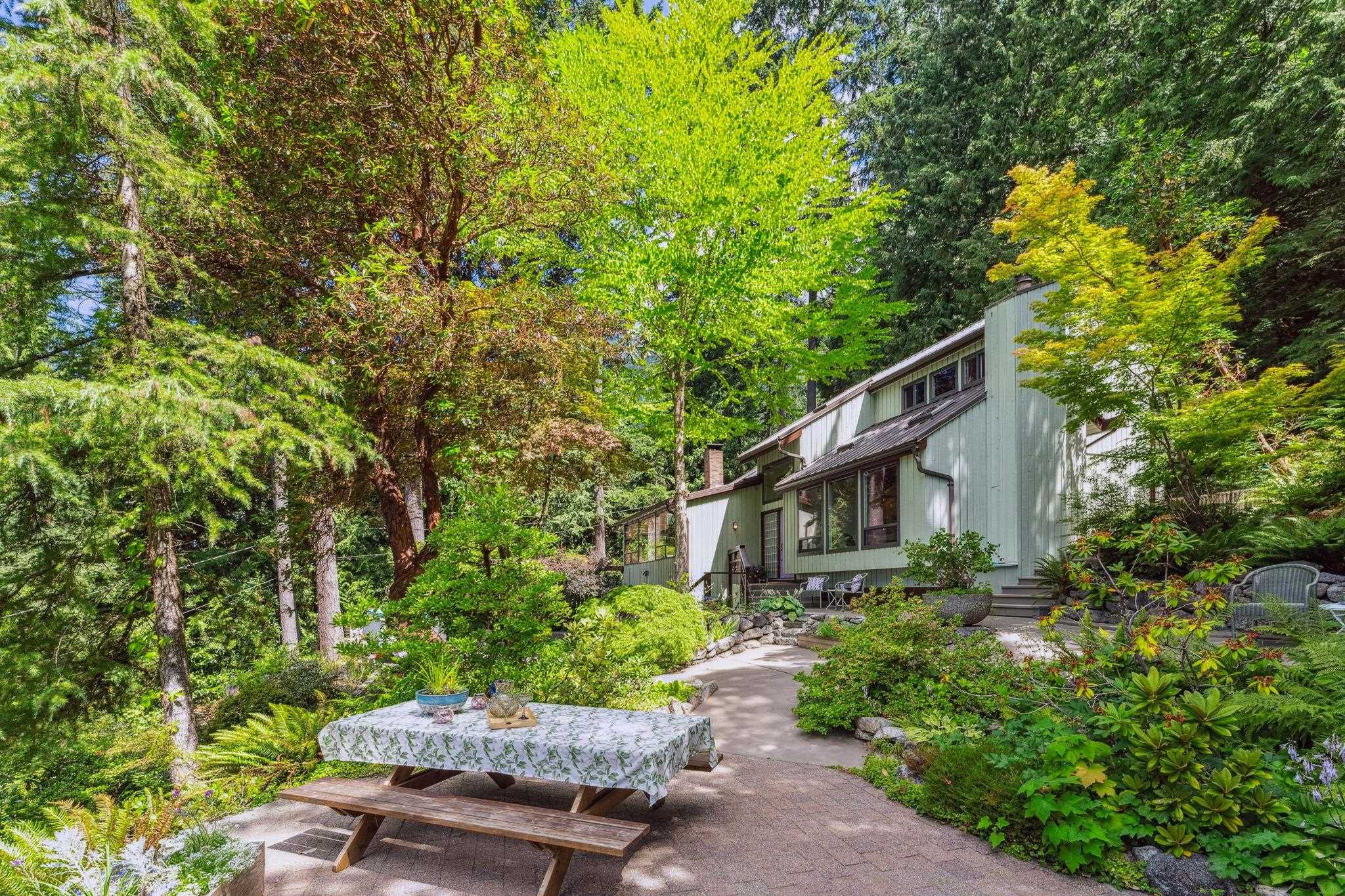 385 Oceanview Road, Lions Bay, BC V0N 2E0