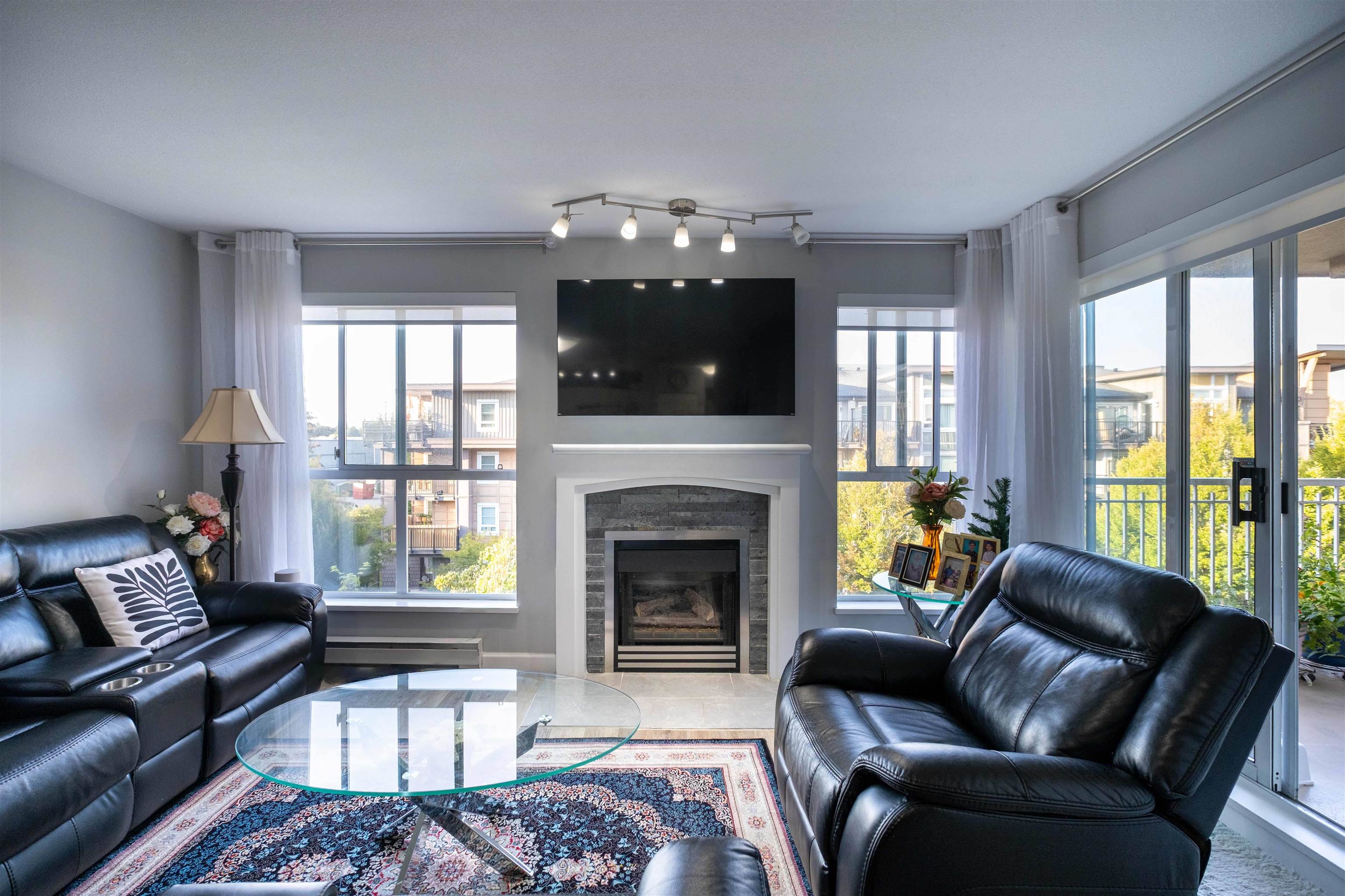 13733 74 Avenue #305, Surrey, BC V3W 1B8