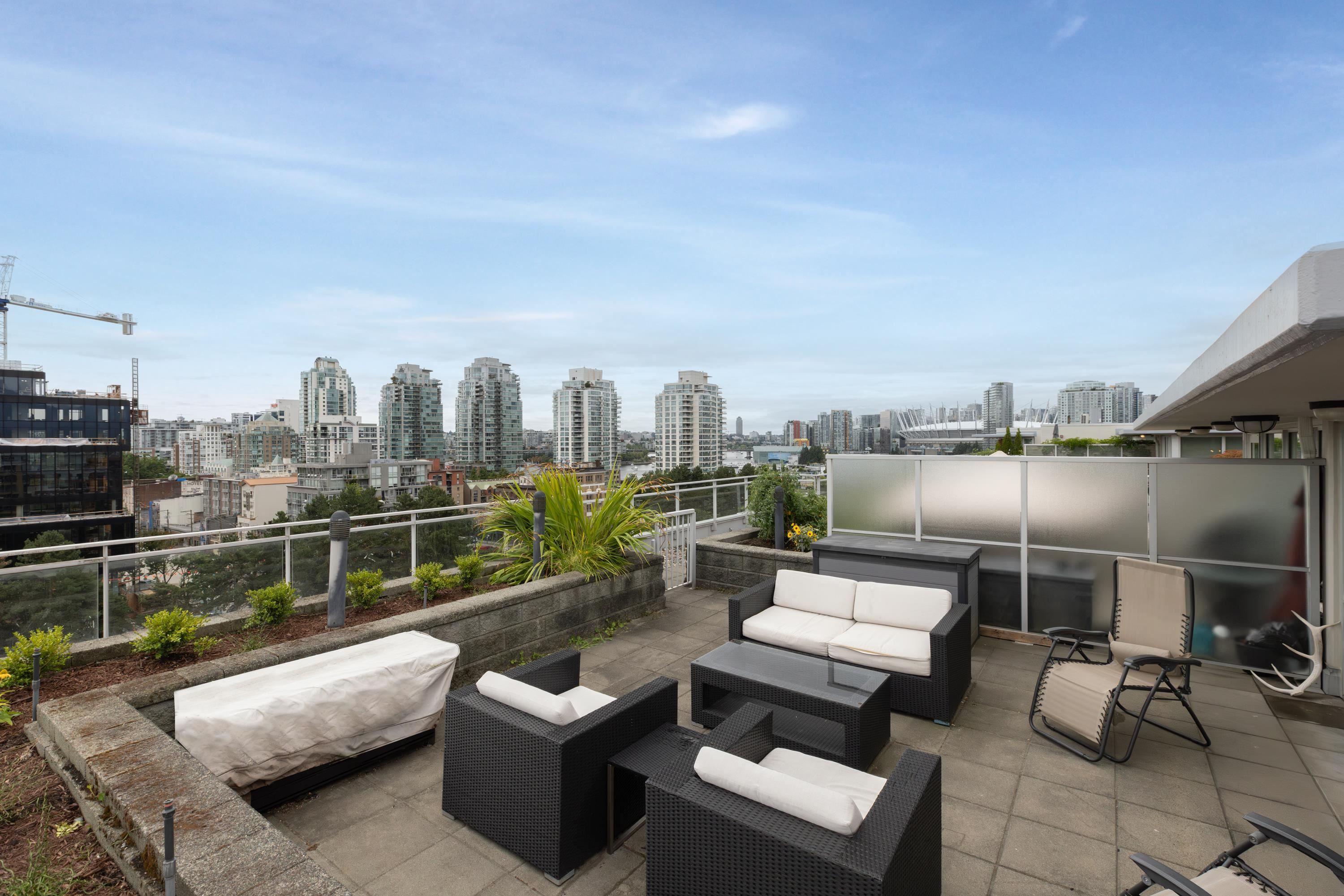 221 Union Street, Vancouver, BC V6A 0B4
