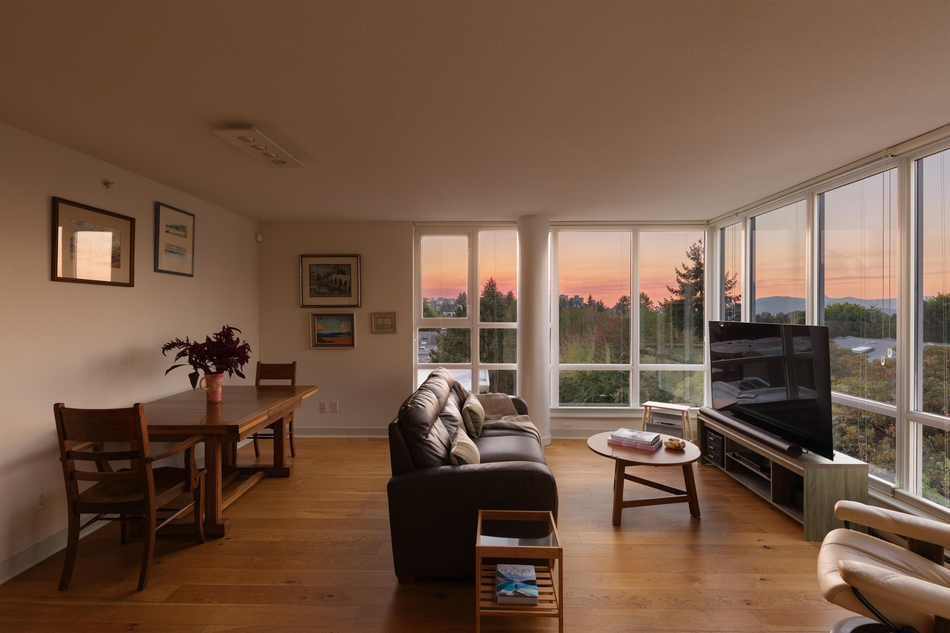 1808 West 3rd Avenue #701, Vancouver, BC V6J 0C4