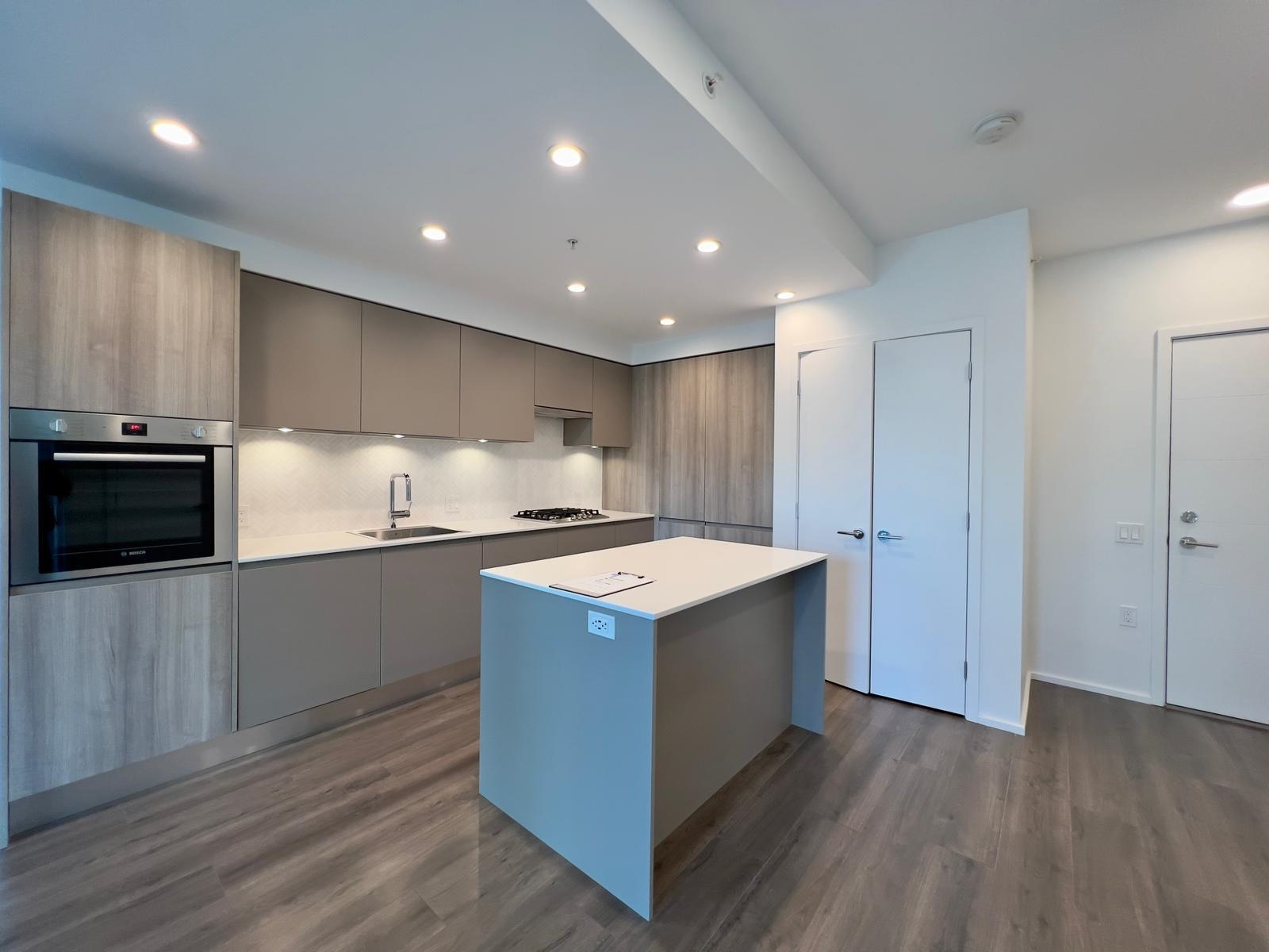 3809 Evergreen Place #304, Burnaby, BC V3J 0M1
