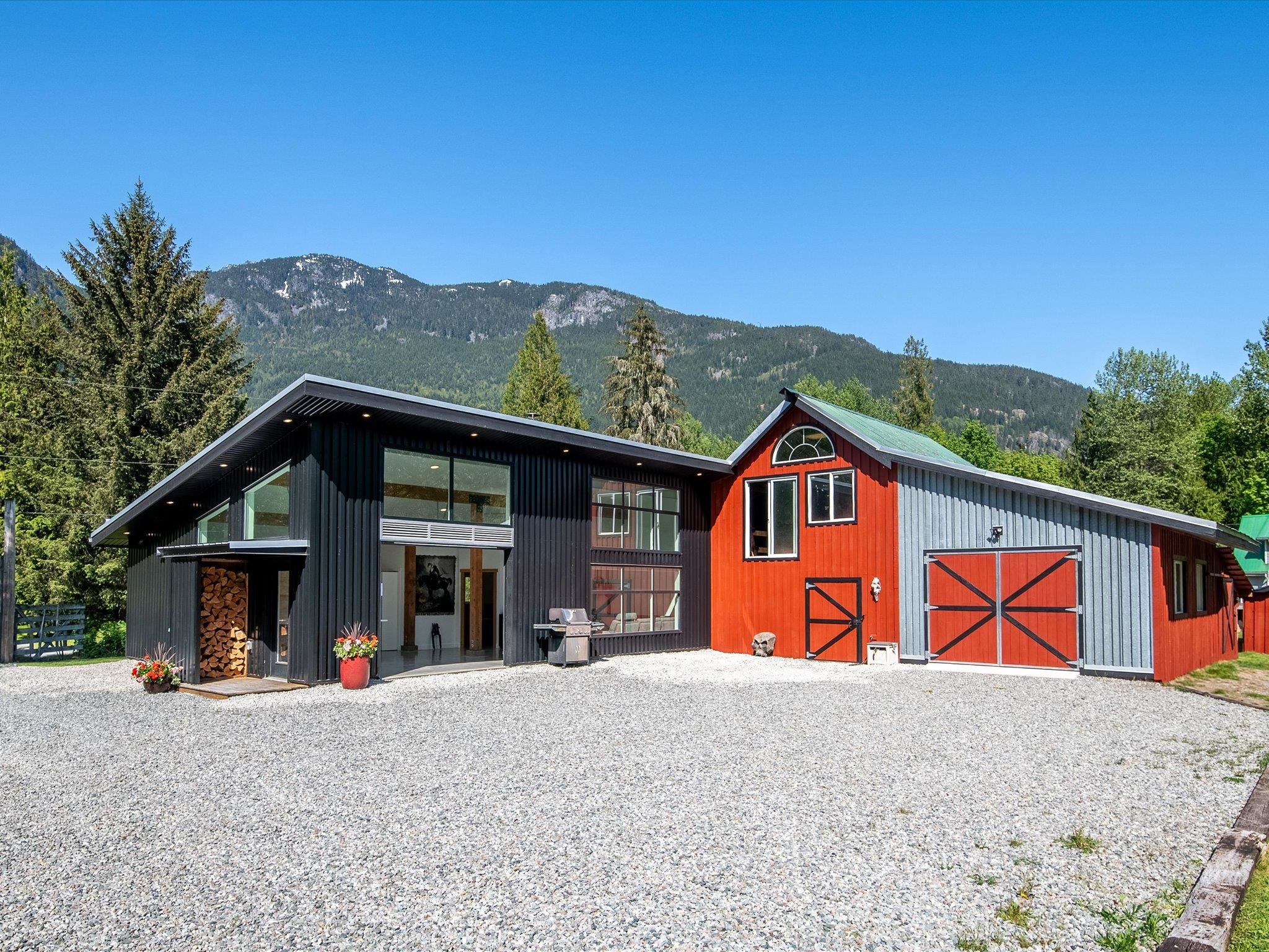 540 Dog Haven Lane, Squamish, BC V0N 1T0