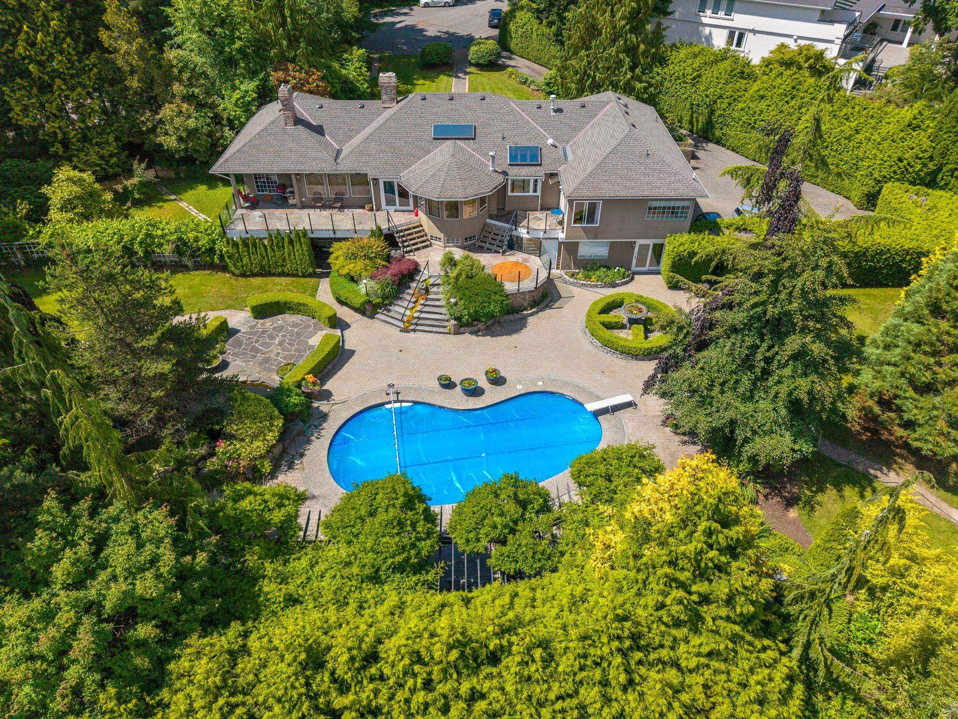27 Avenue, Surrey, BC V4P 1Z1