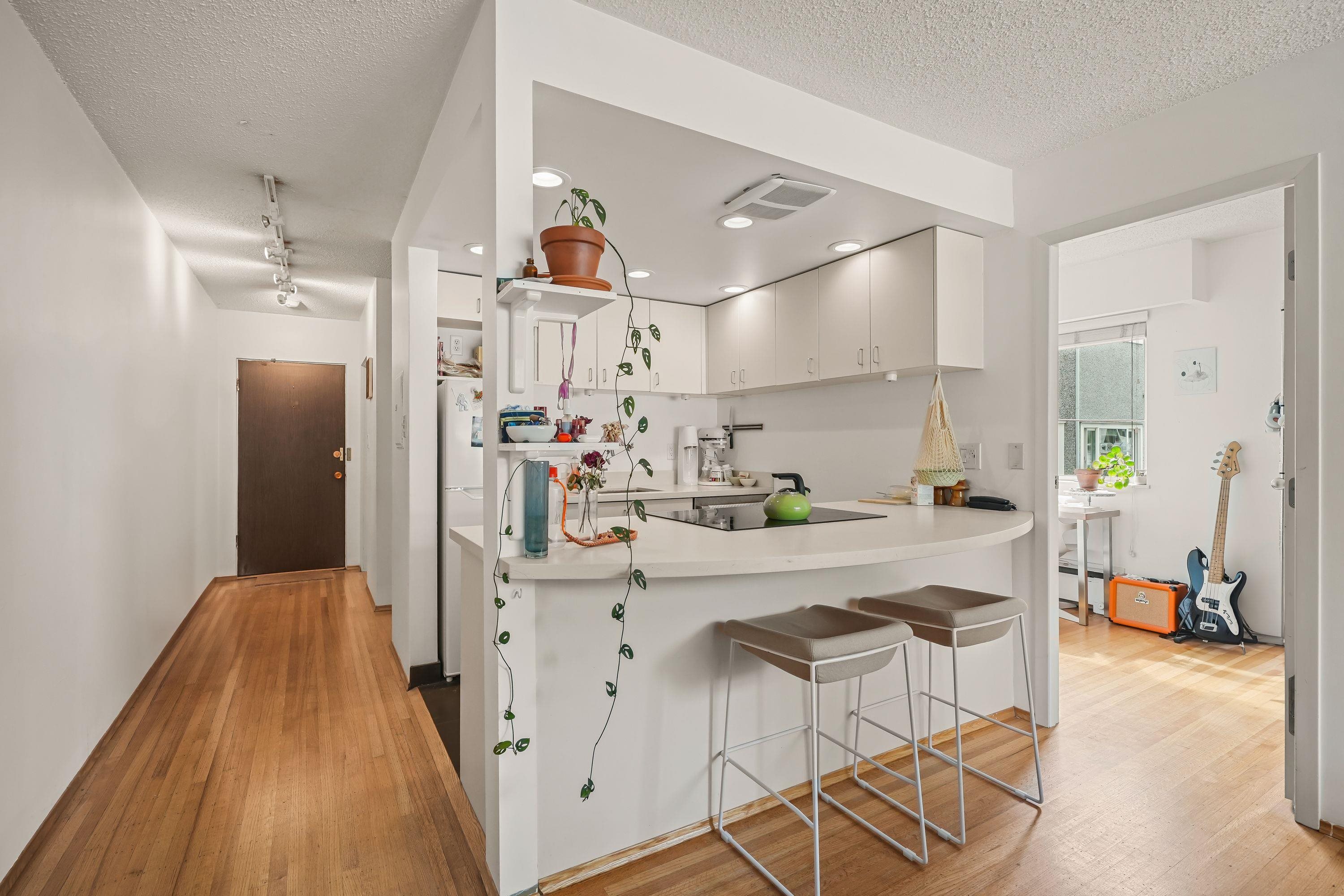 1235 West 10th Avenue #2, Vancouver, BC V6H 1J5