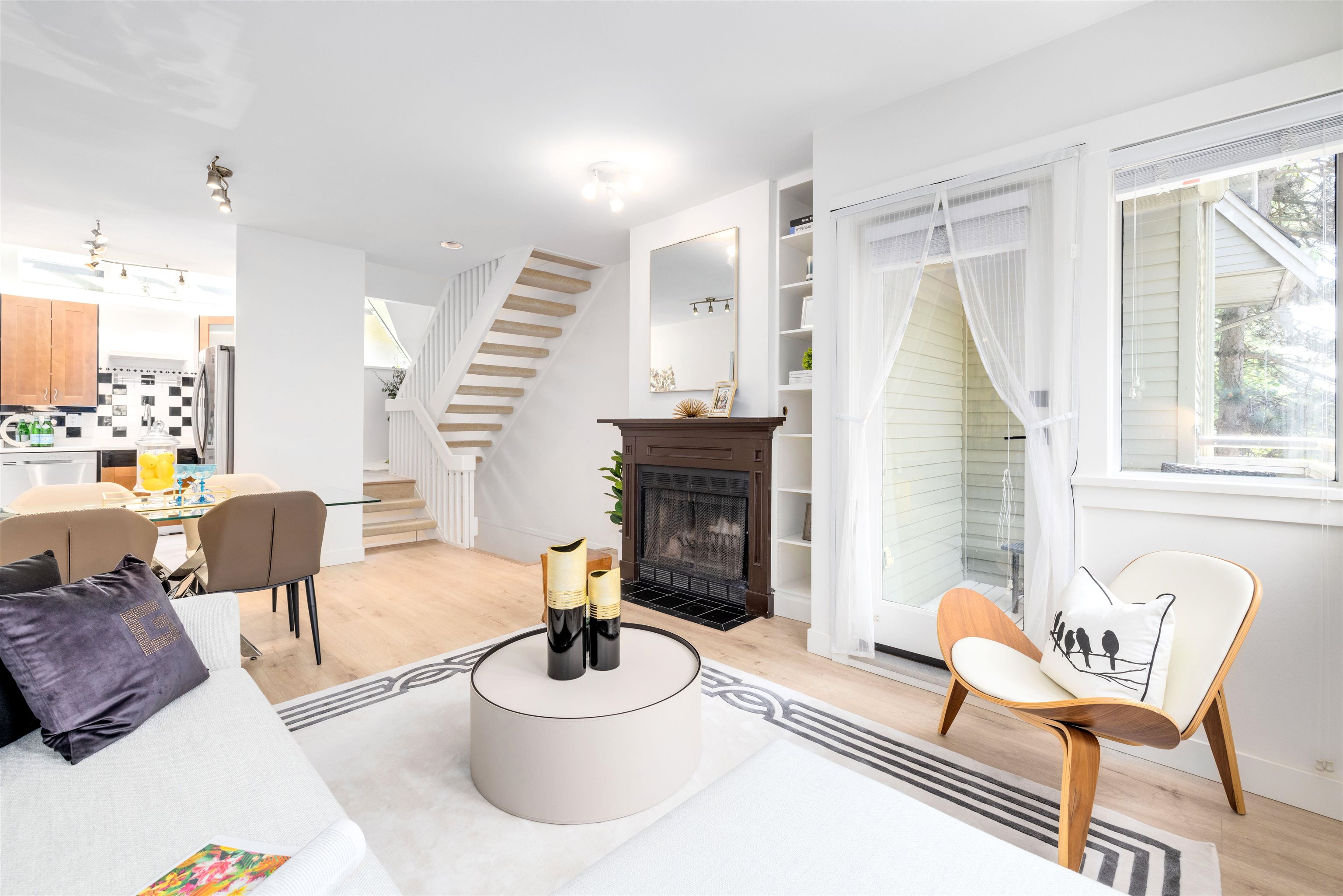 2415 West 6th Avenue, Vancouver, BC V6K 1W2