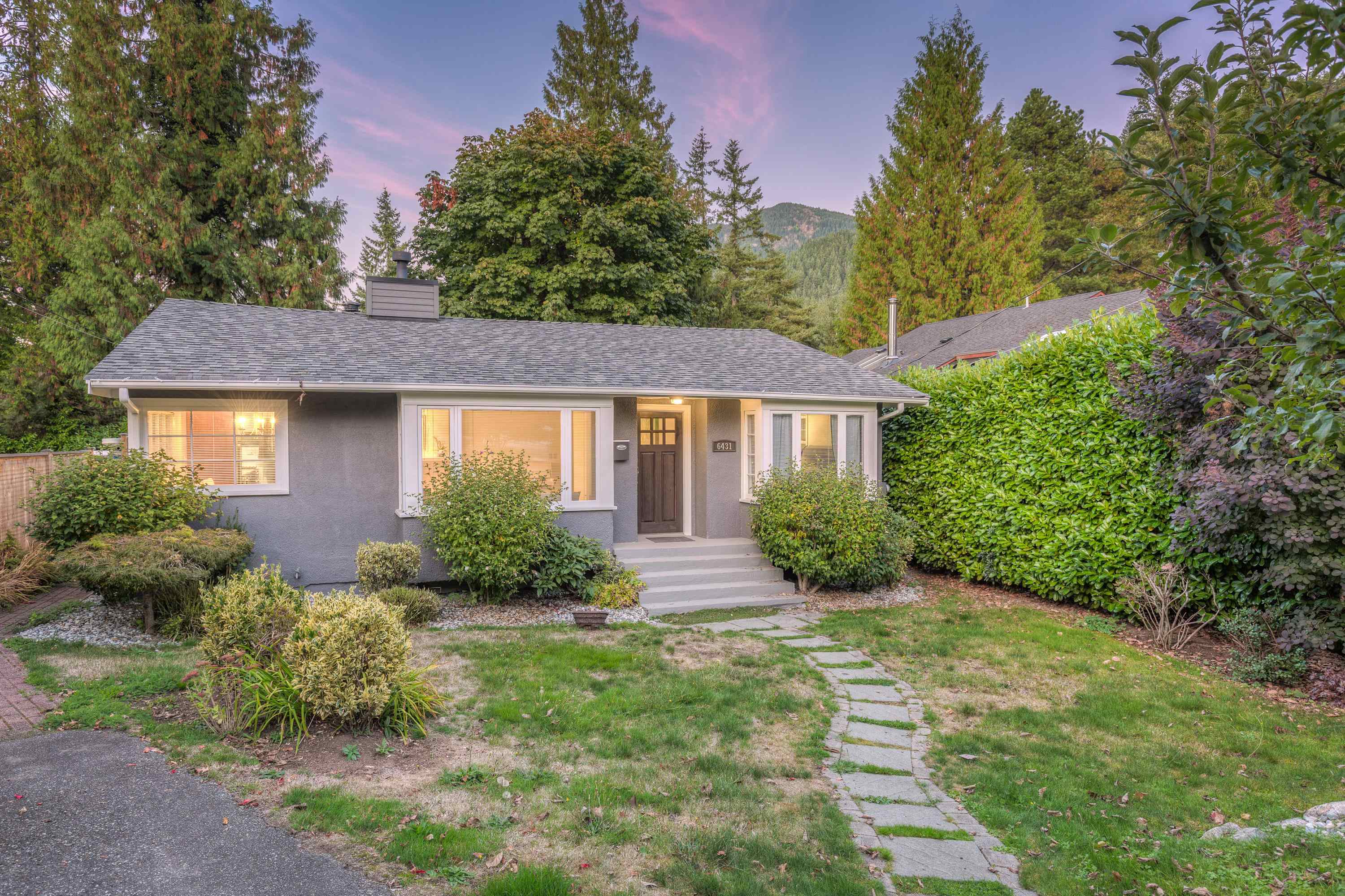 6431 Rosebery Avenue, West Vancouver, BC V7W 2C5