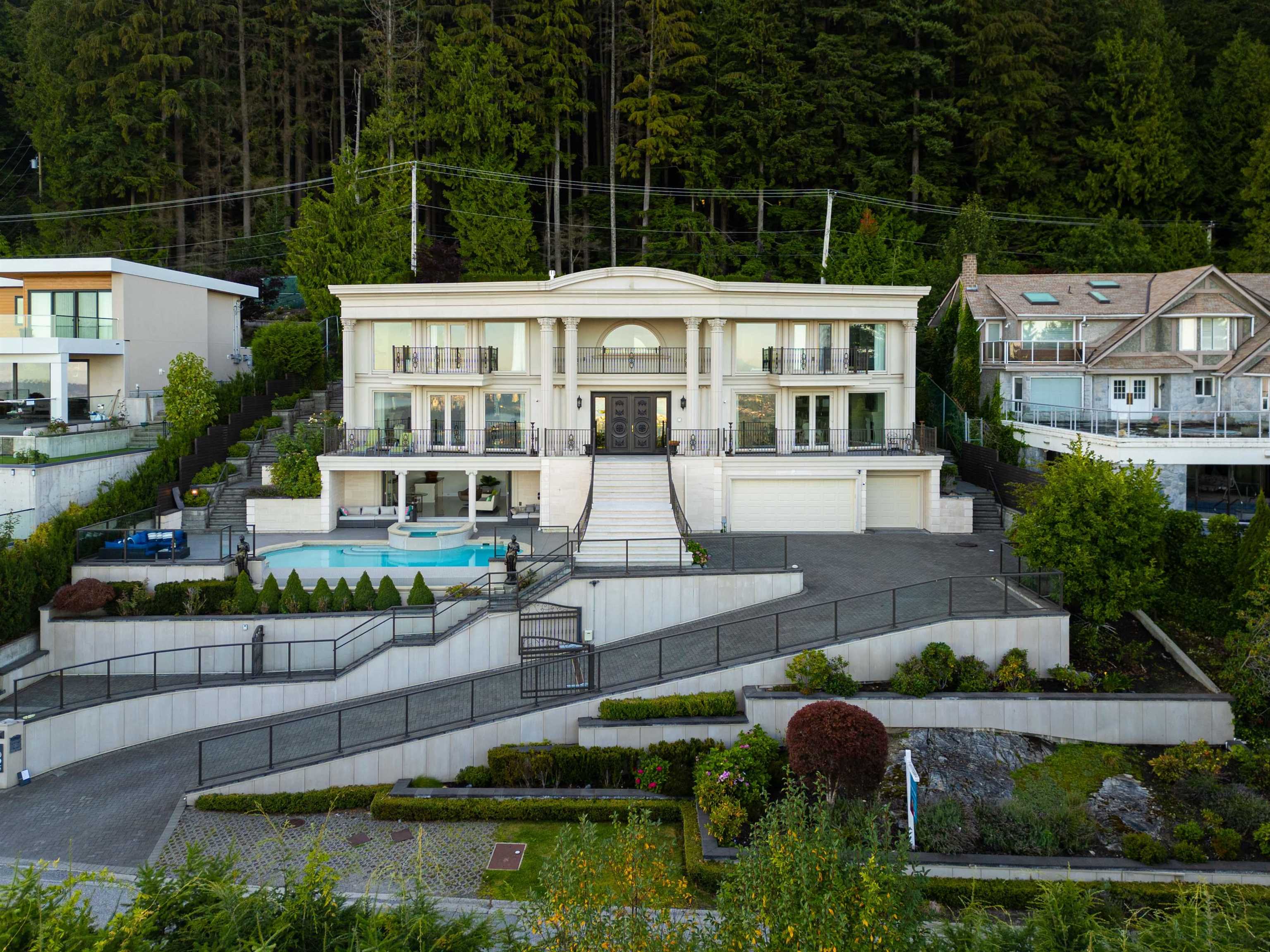 1095 Millstream Road, West Vancouver, BC V7S 2C8