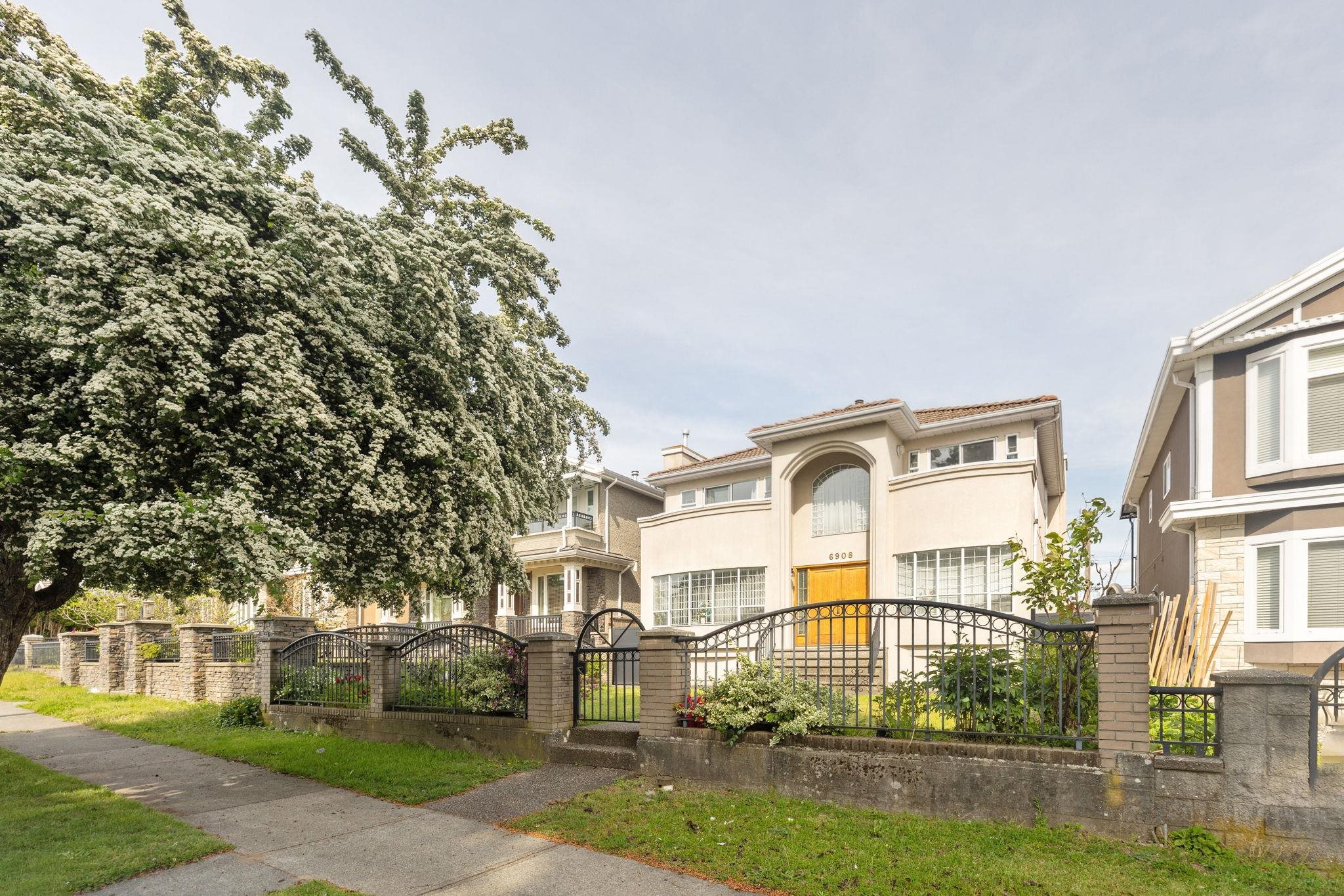 6908 Dawson Street, Vancouver, BC V5S 2W3