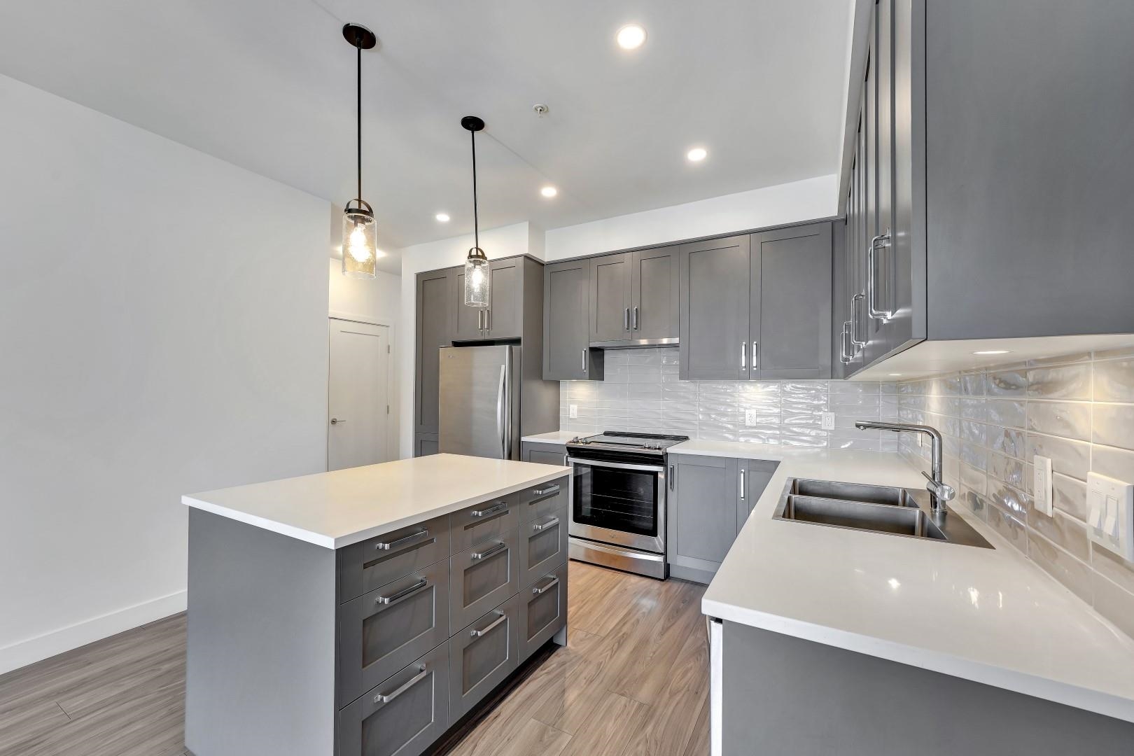 18811 72 Avenue #320, Surrey, BC V4N 6W7