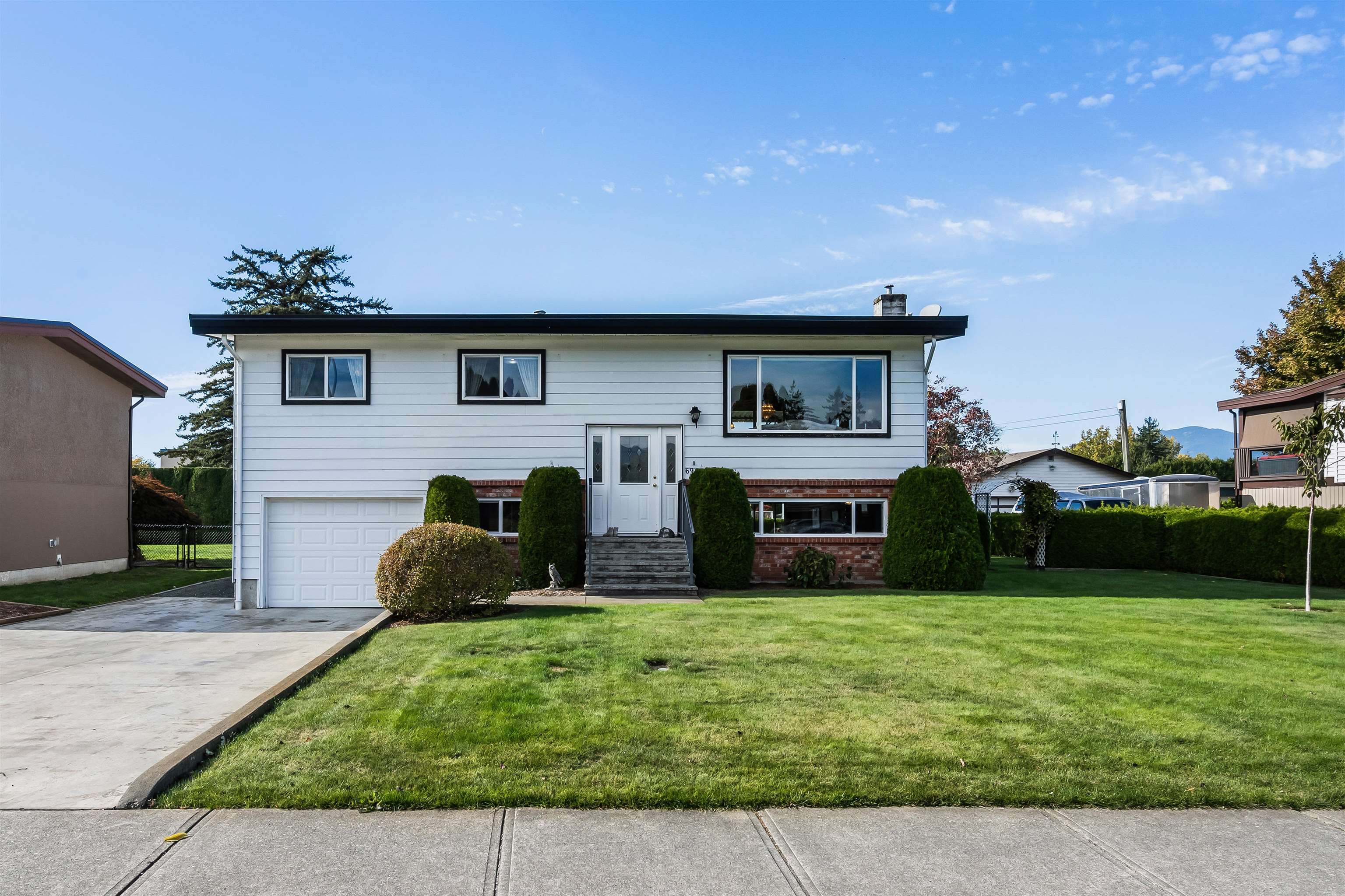 6961 Sheffield Way, Chilliwack, BC V2R 3T2