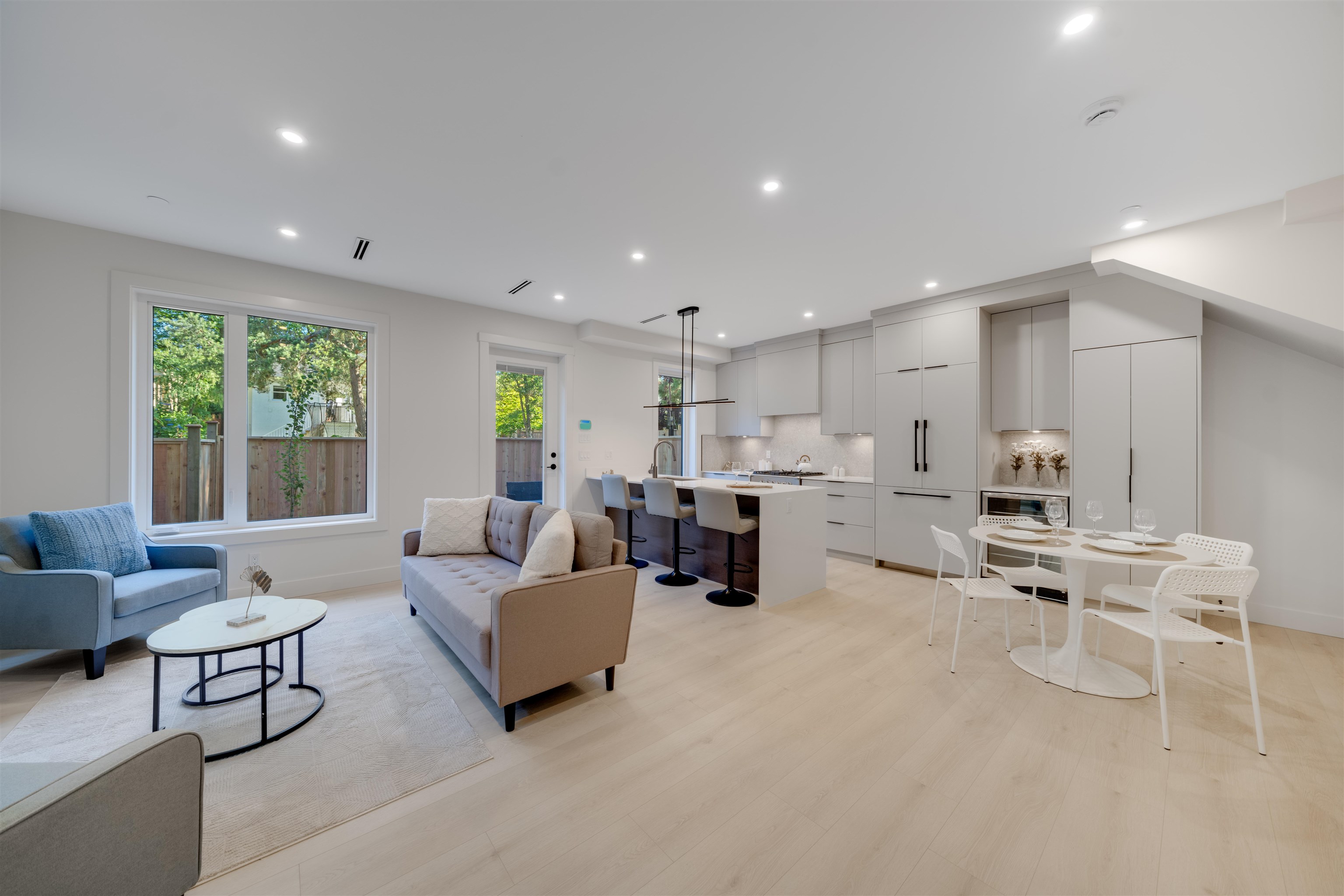3836 West 8th Avenue #3, Vancouver, BC V6R 1Z4