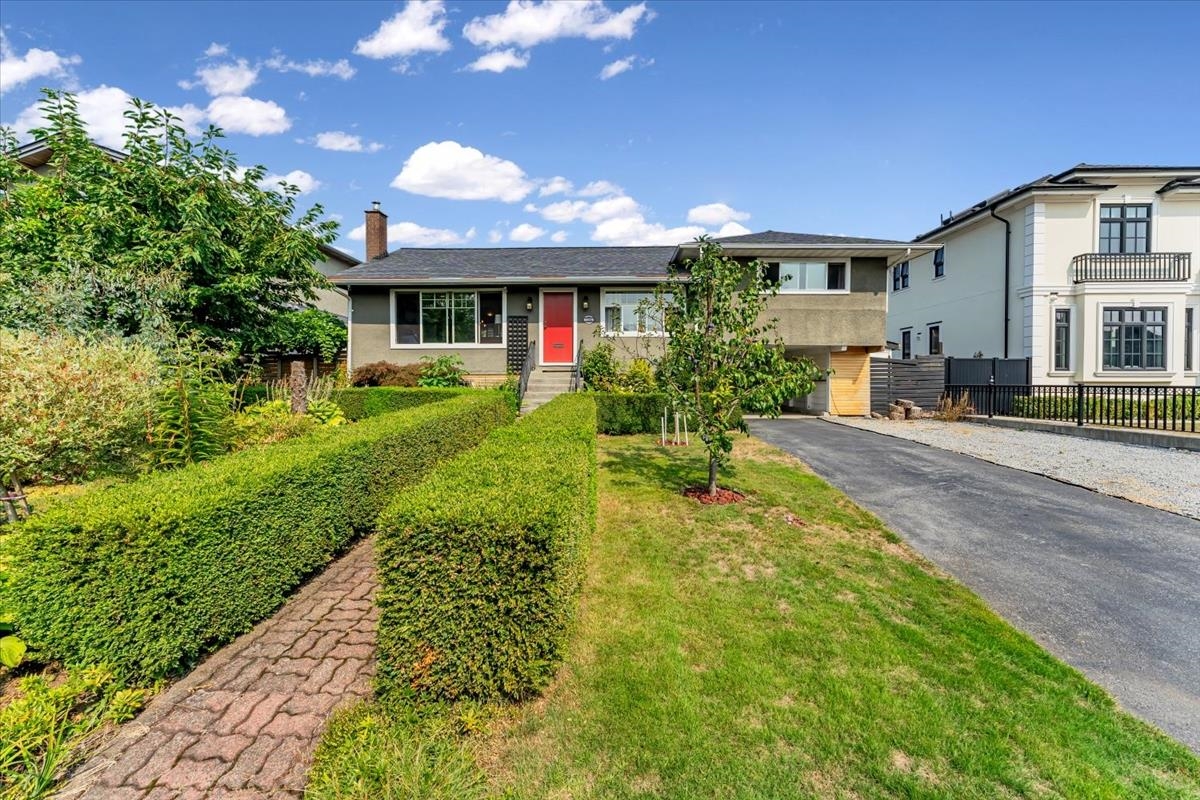 6575 Charles Street, Burnaby, BC V5B 2H2