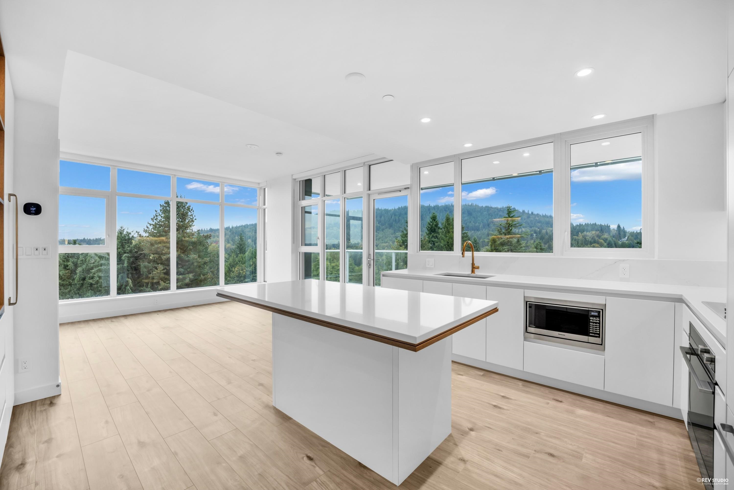 720 Farrow St #508, Coquitlam, BC V3J 0P3