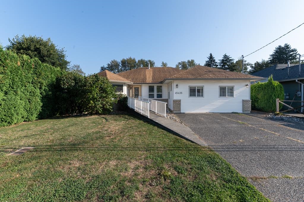 45435 Wells Road, Chilliwack, BC V2R 1H3