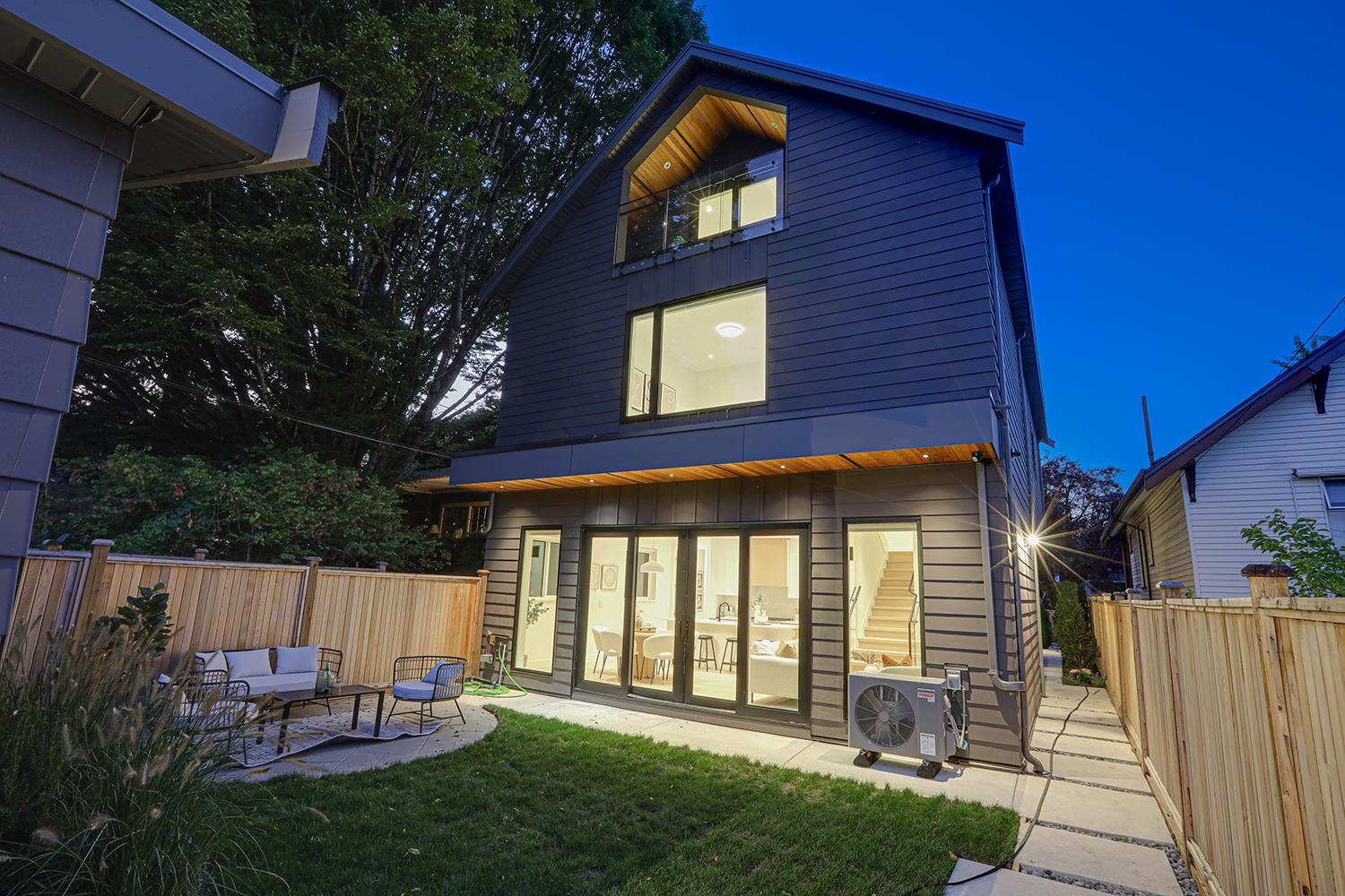 944 East 13th Avenue #2, Vancouver, BC V5T 2L6