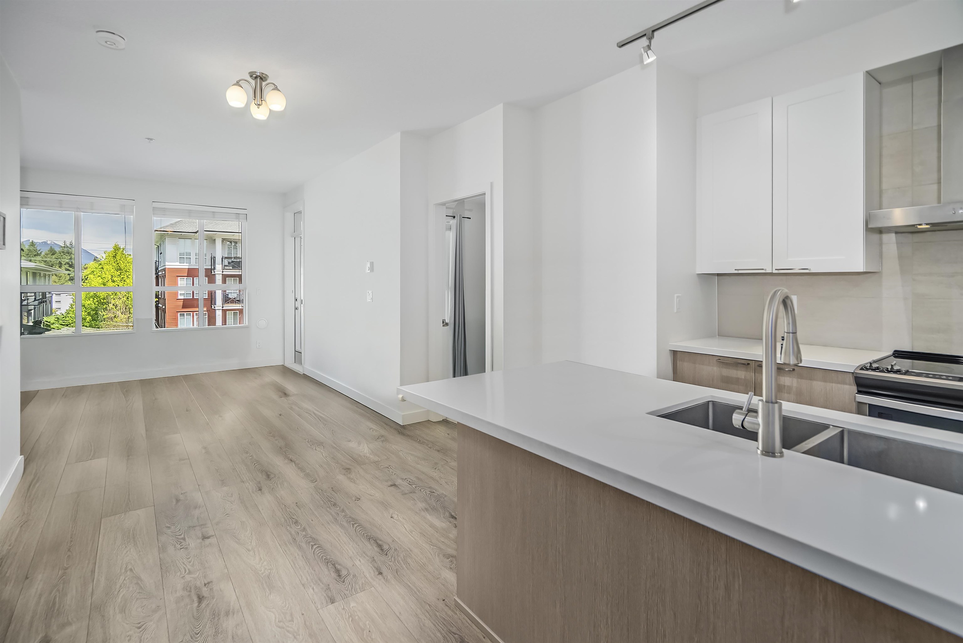 611 Regan Avenue #303, Coquitlam, BC V3J 0E5