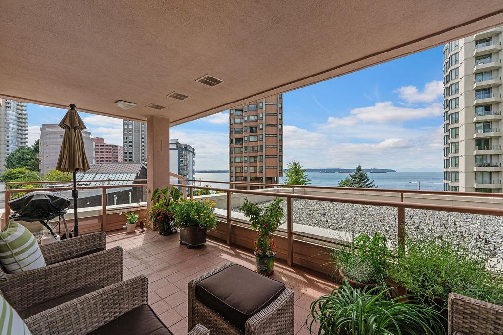 2271 Bellevue Avenue #402, West Vancouver, BC V7V 4X1